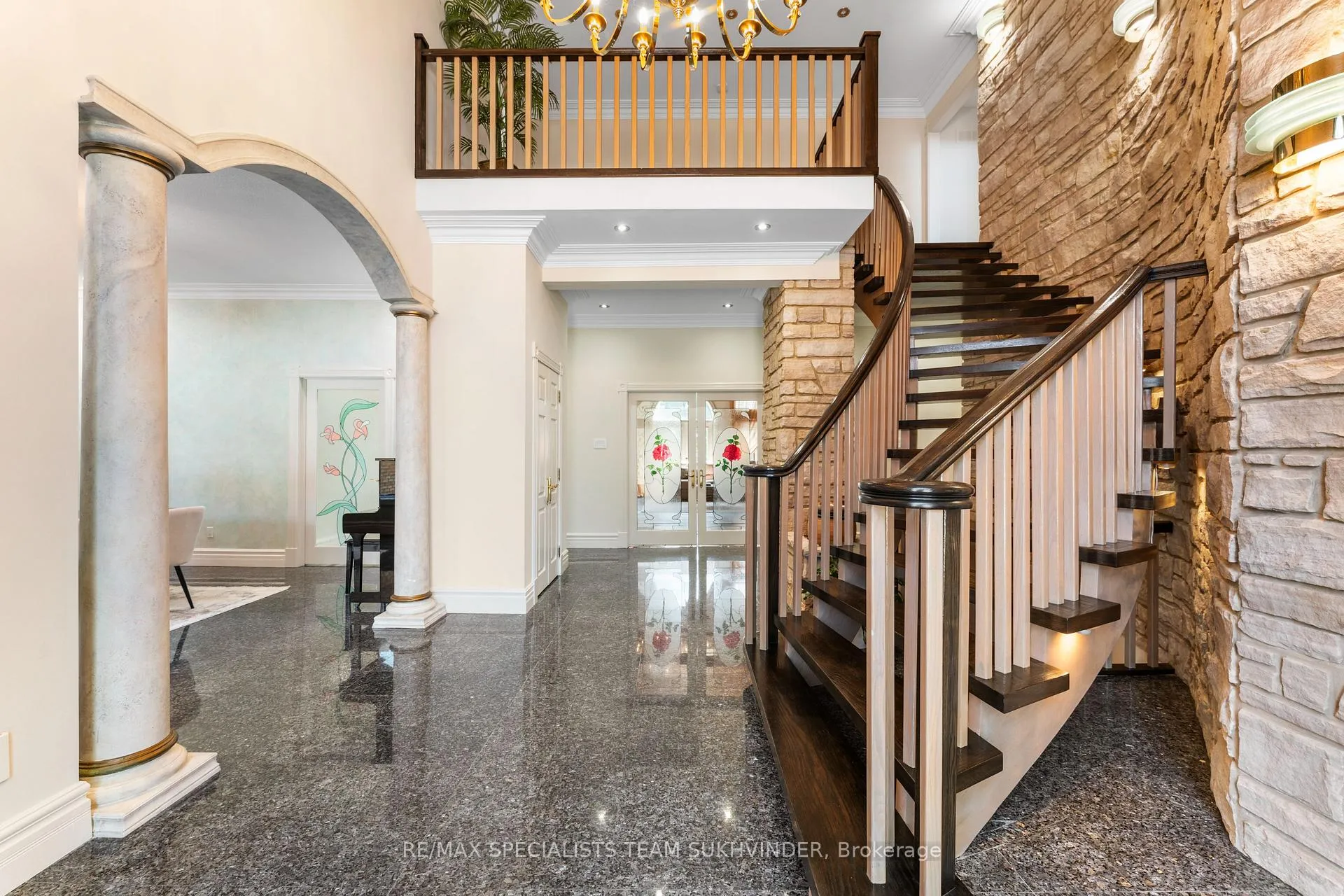 Photo 8 of 12 Edgeforest Drive, Brampton, Toronto Gore Rural Estate — HOMEH