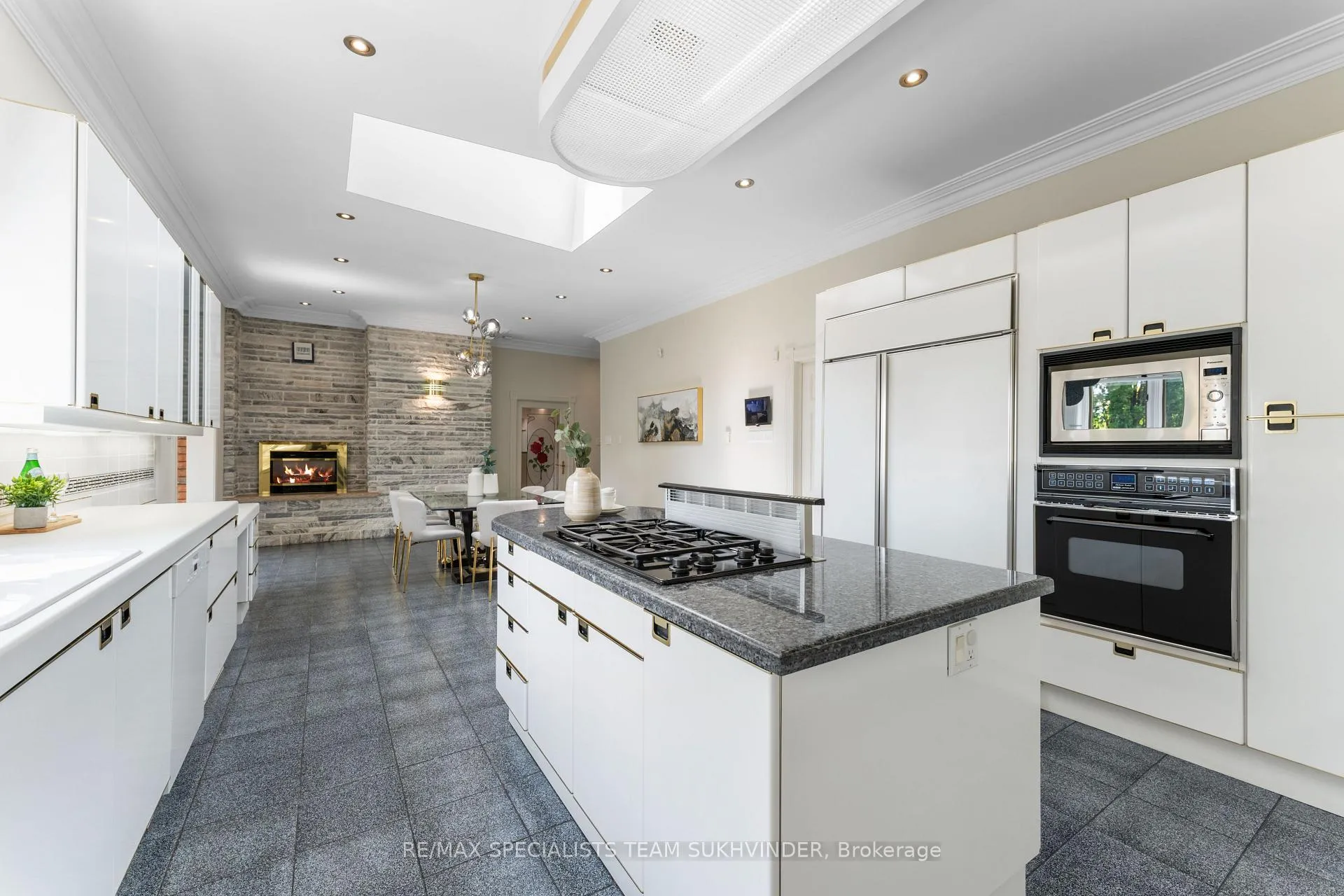 Photo 11 of 12 Edgeforest Drive, Brampton, Toronto Gore Rural Estate — HOMEH