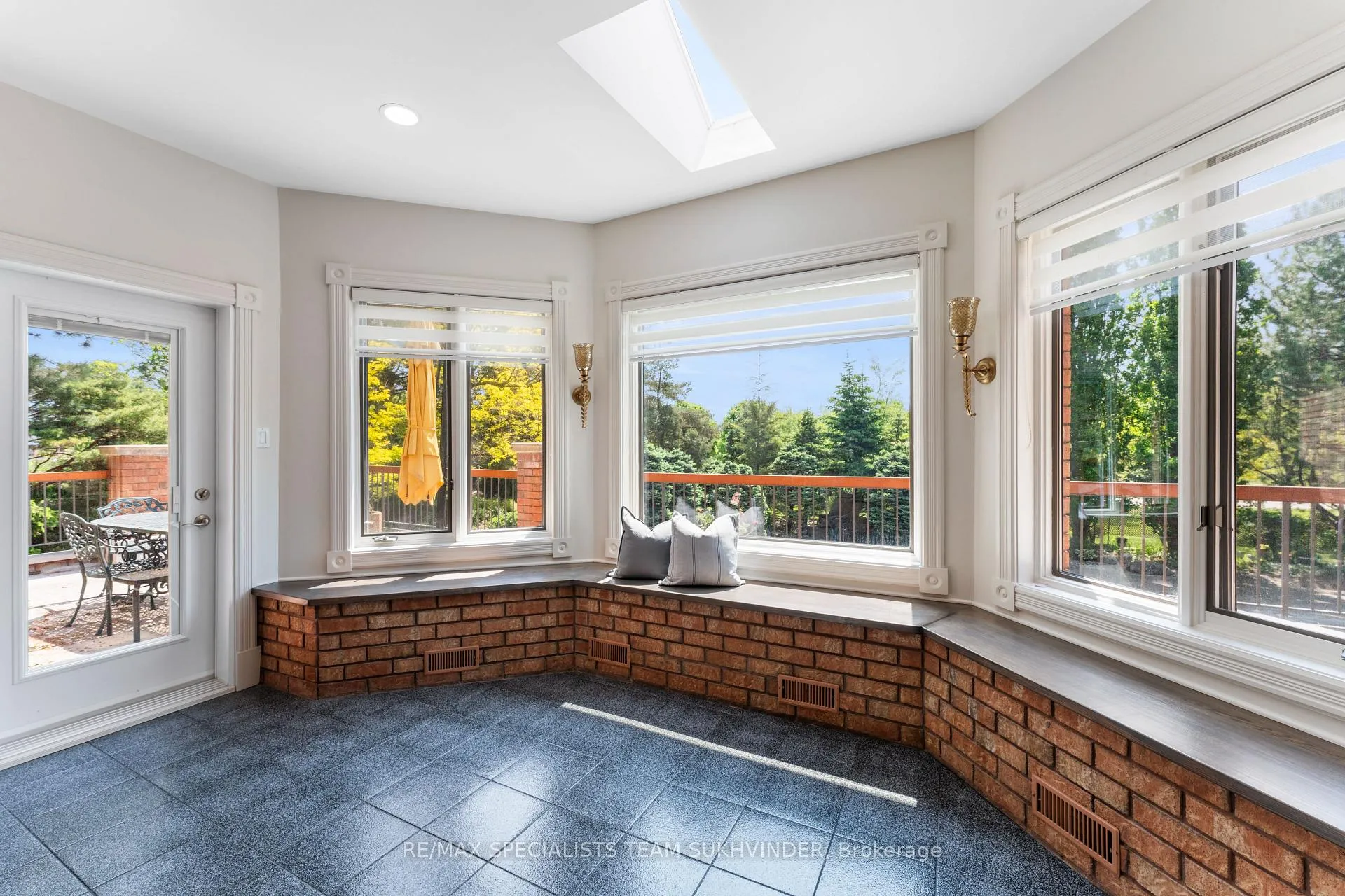 Photo 13 of 12 Edgeforest Drive, Brampton, Toronto Gore Rural Estate — HOMEH