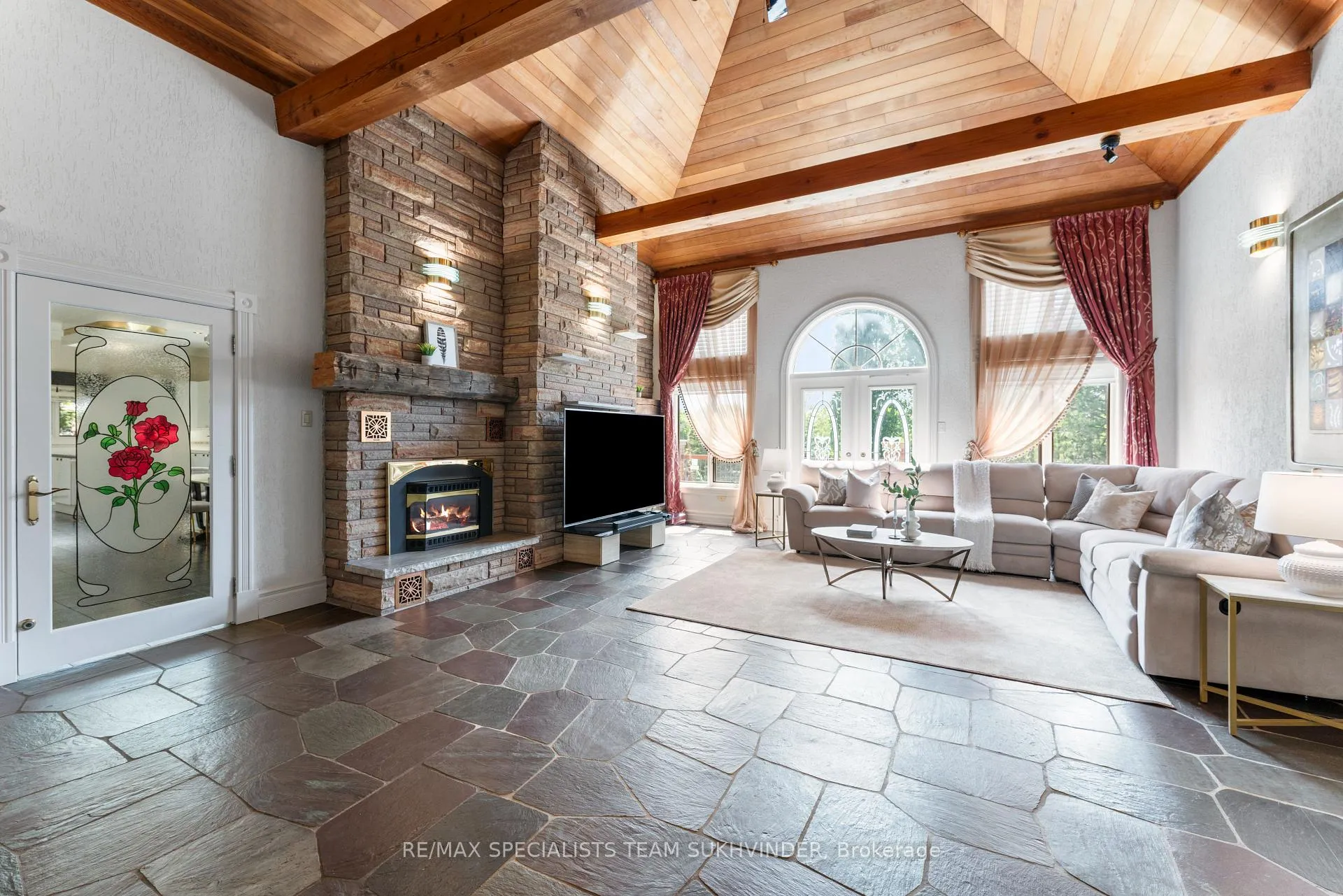 Photo 15 of 12 Edgeforest Drive, Brampton, Toronto Gore Rural Estate — HOMEH