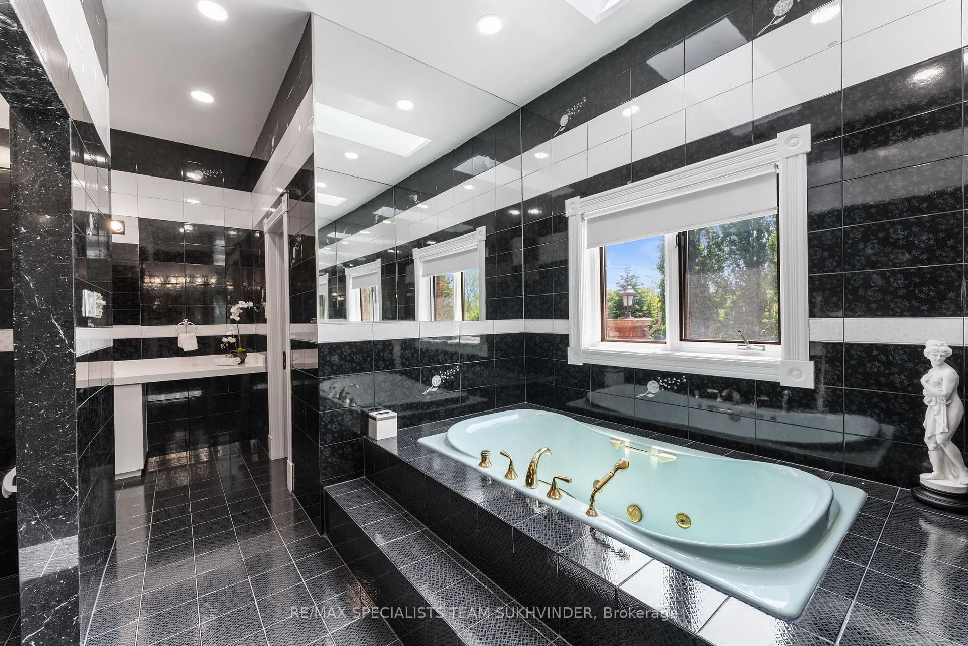 Photo 24 of 12 Edgeforest Drive, Brampton, Toronto Gore Rural Estate — HOMEH