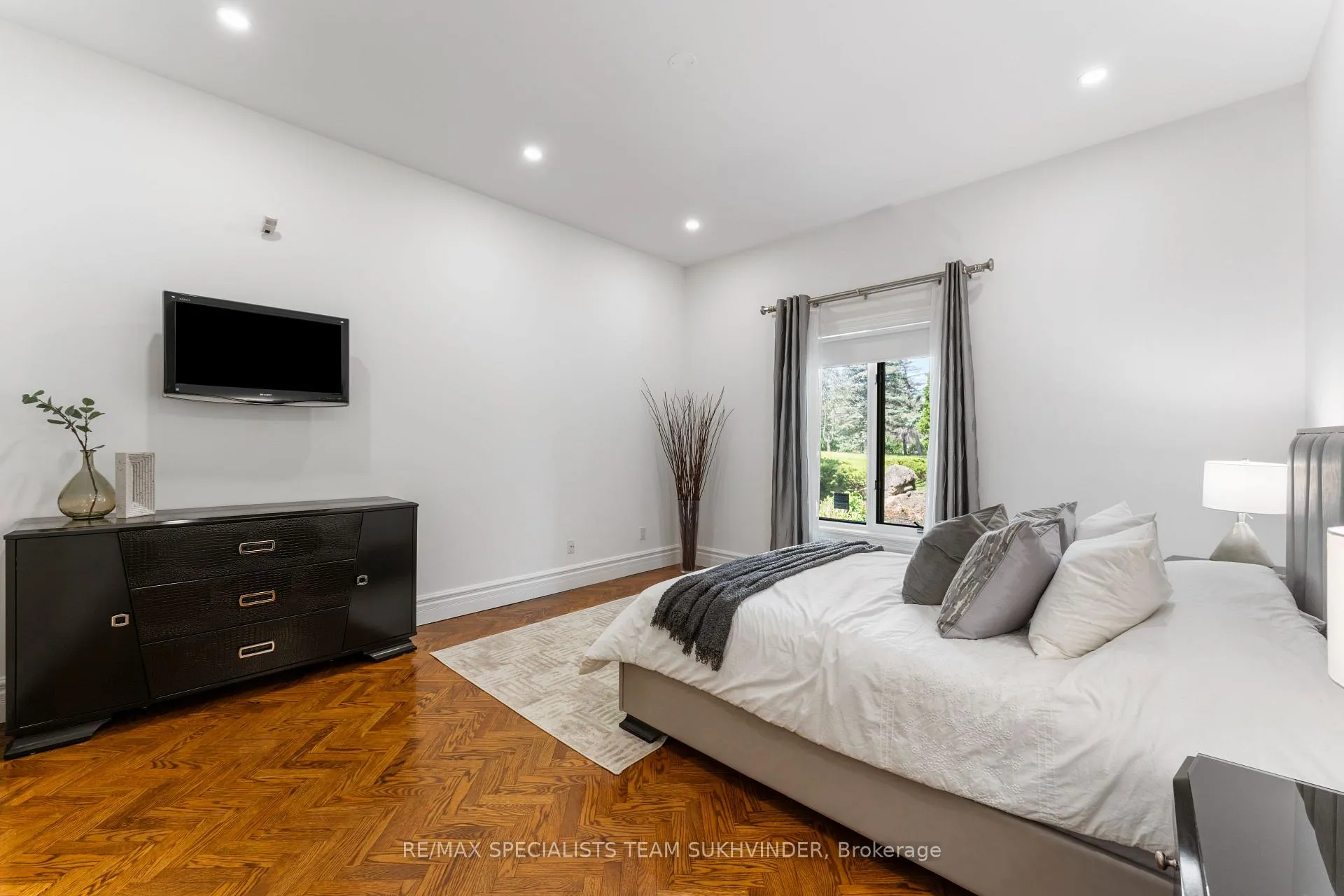 Photo 25 of 12 Edgeforest Drive, Brampton, Toronto Gore Rural Estate — HOMEH
