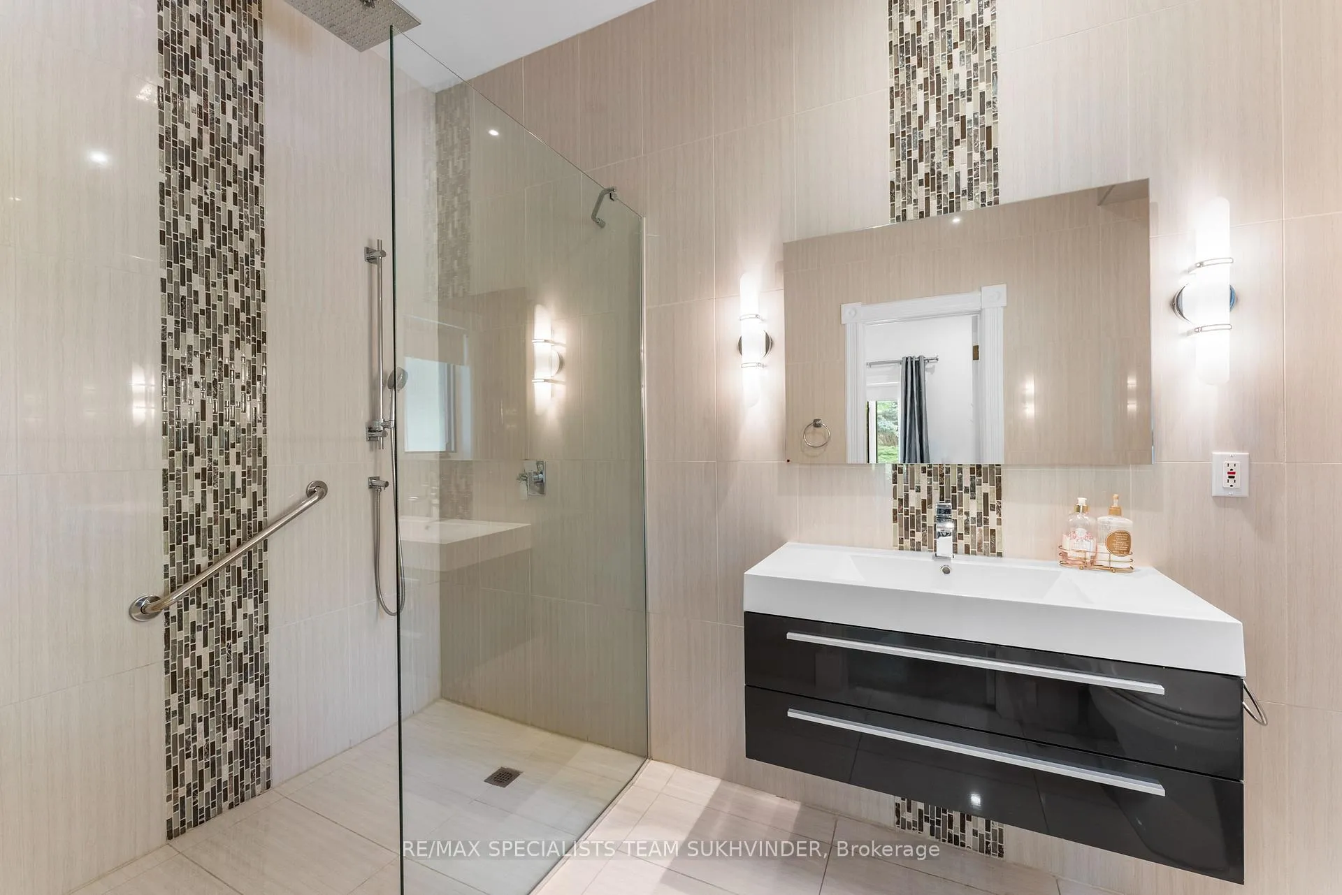 Photo 26 of 12 Edgeforest Drive, Brampton, Toronto Gore Rural Estate — HOMEH