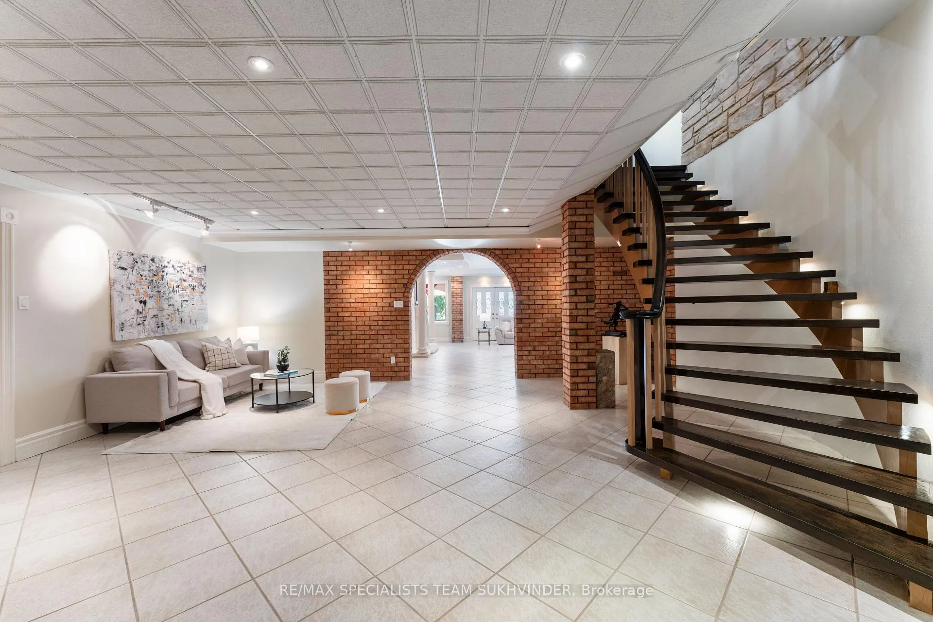 Photo 35 of 12 Edgeforest Drive, Brampton, Toronto Gore Rural Estate — HOMEH