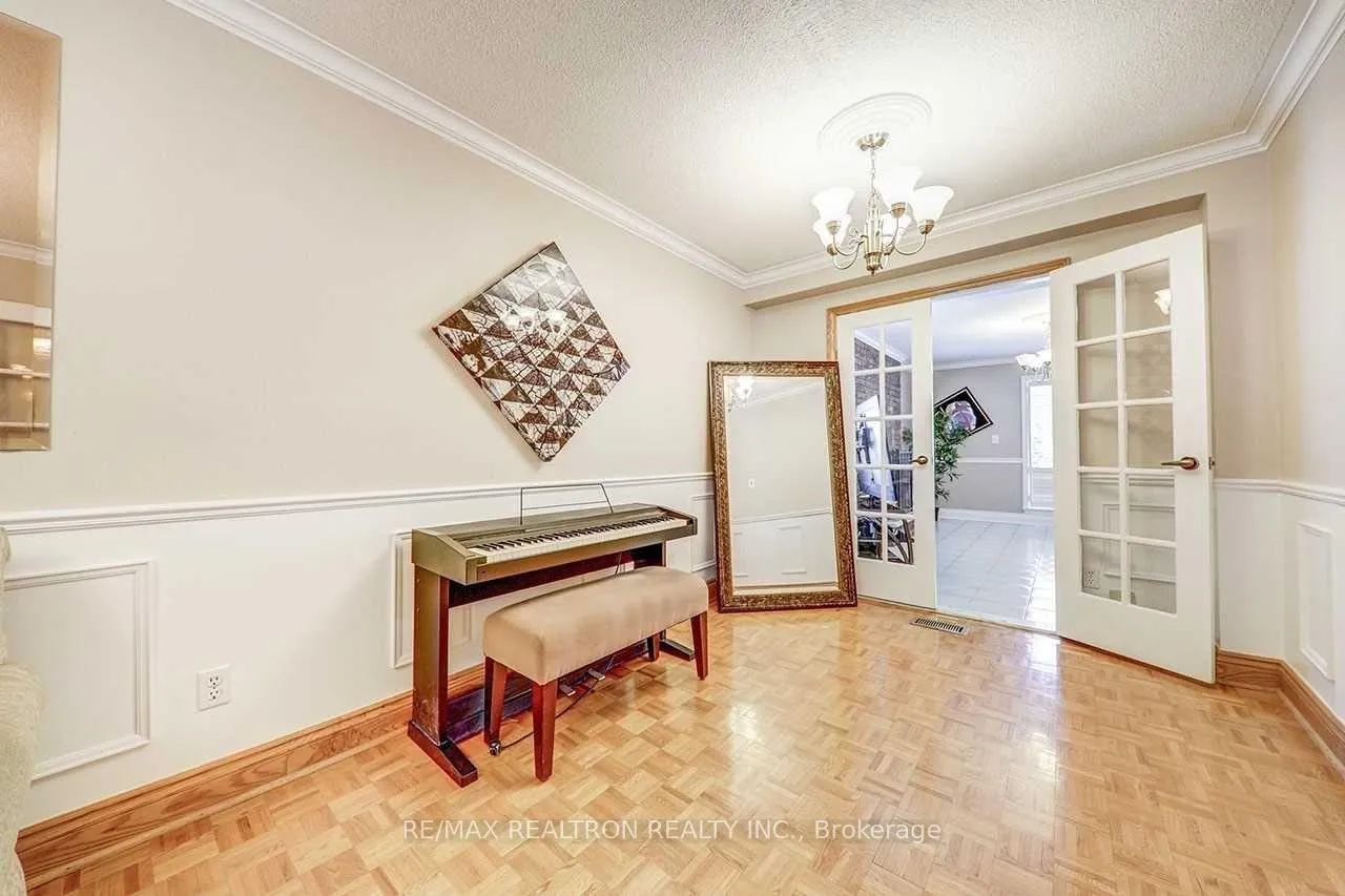 Photo 3 of 117 Dunsfold Drive, Scarborough, Malvern — HOMEH
