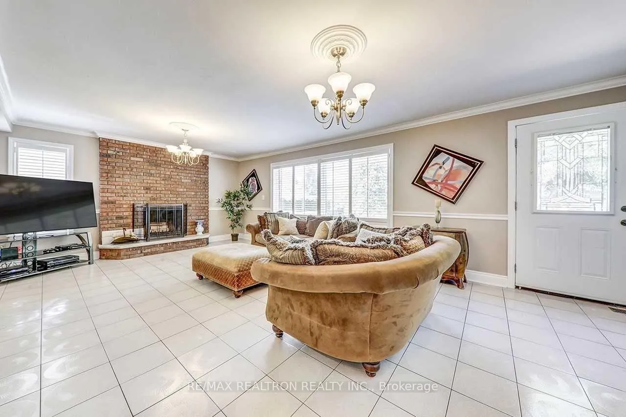 Photo 4 of 117 Dunsfold Drive, Scarborough, Malvern — HOMEH