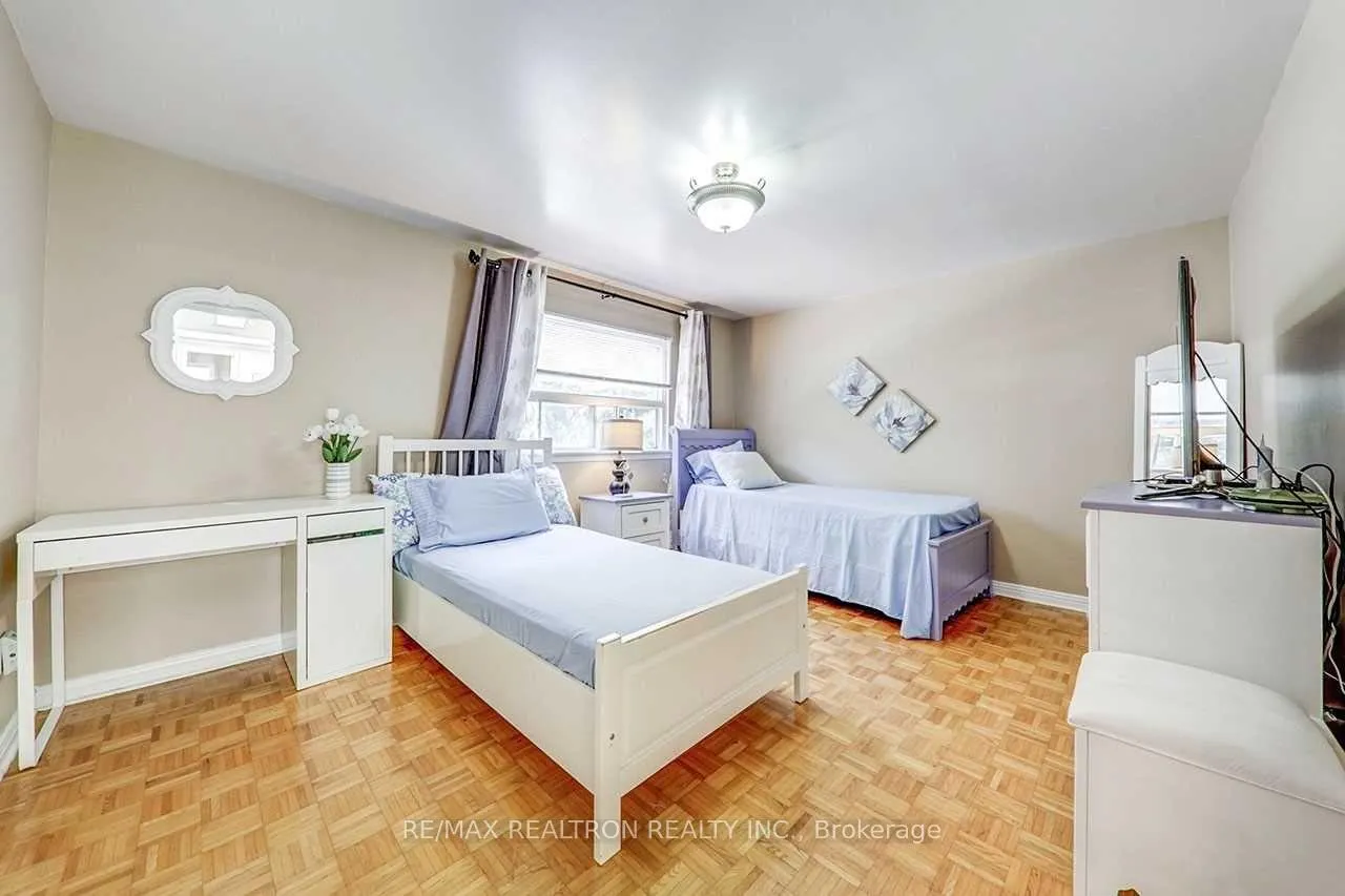 Photo 10 of 117 Dunsfold Drive, Scarborough, Malvern — HOMEH
