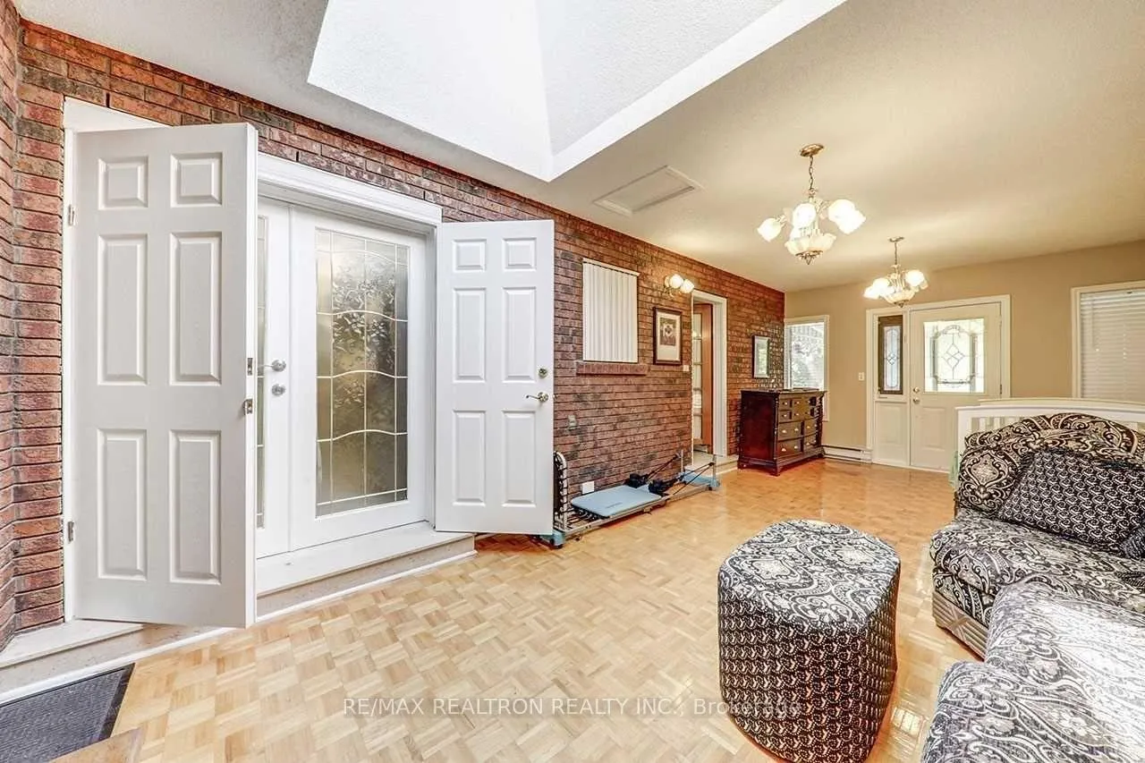 Photo 18 of 117 Dunsfold Drive, Scarborough, Malvern — HOMEH