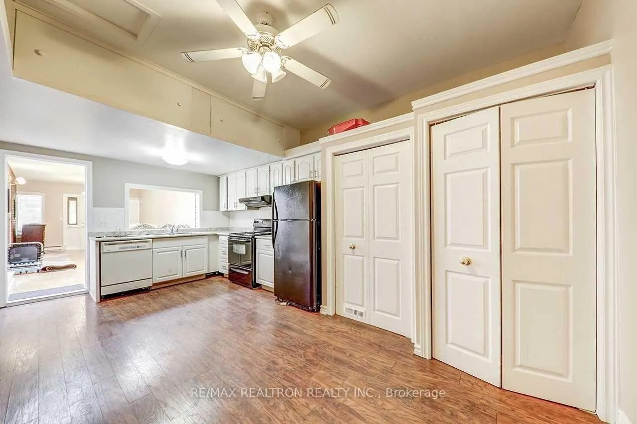 Photo 19 of 117 Dunsfold Drive, Scarborough, Malvern — HOMEH
