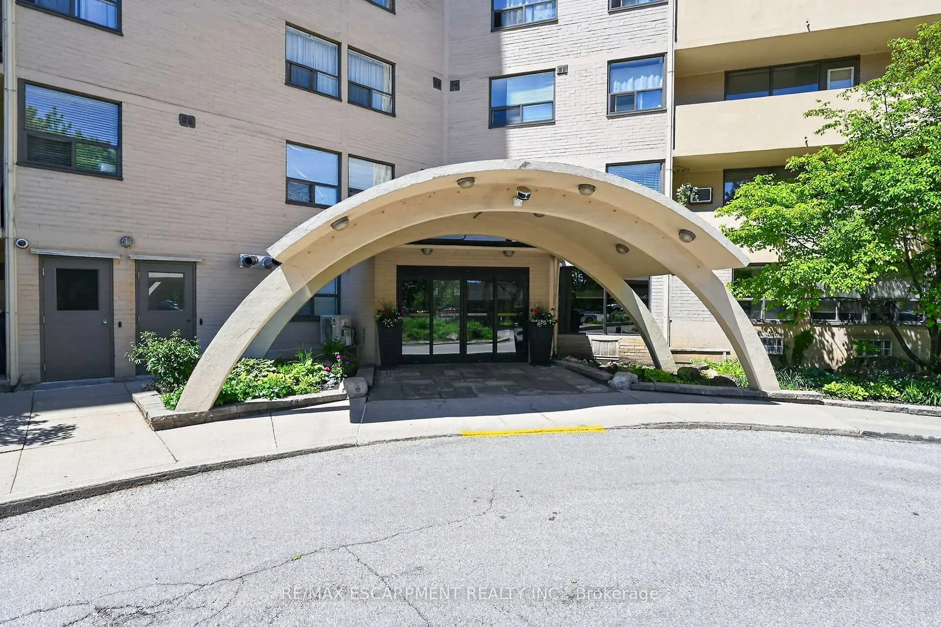 Photo 1 of Unit 101, 700 Dynes Road, Burlington, Roseland — HOMEH