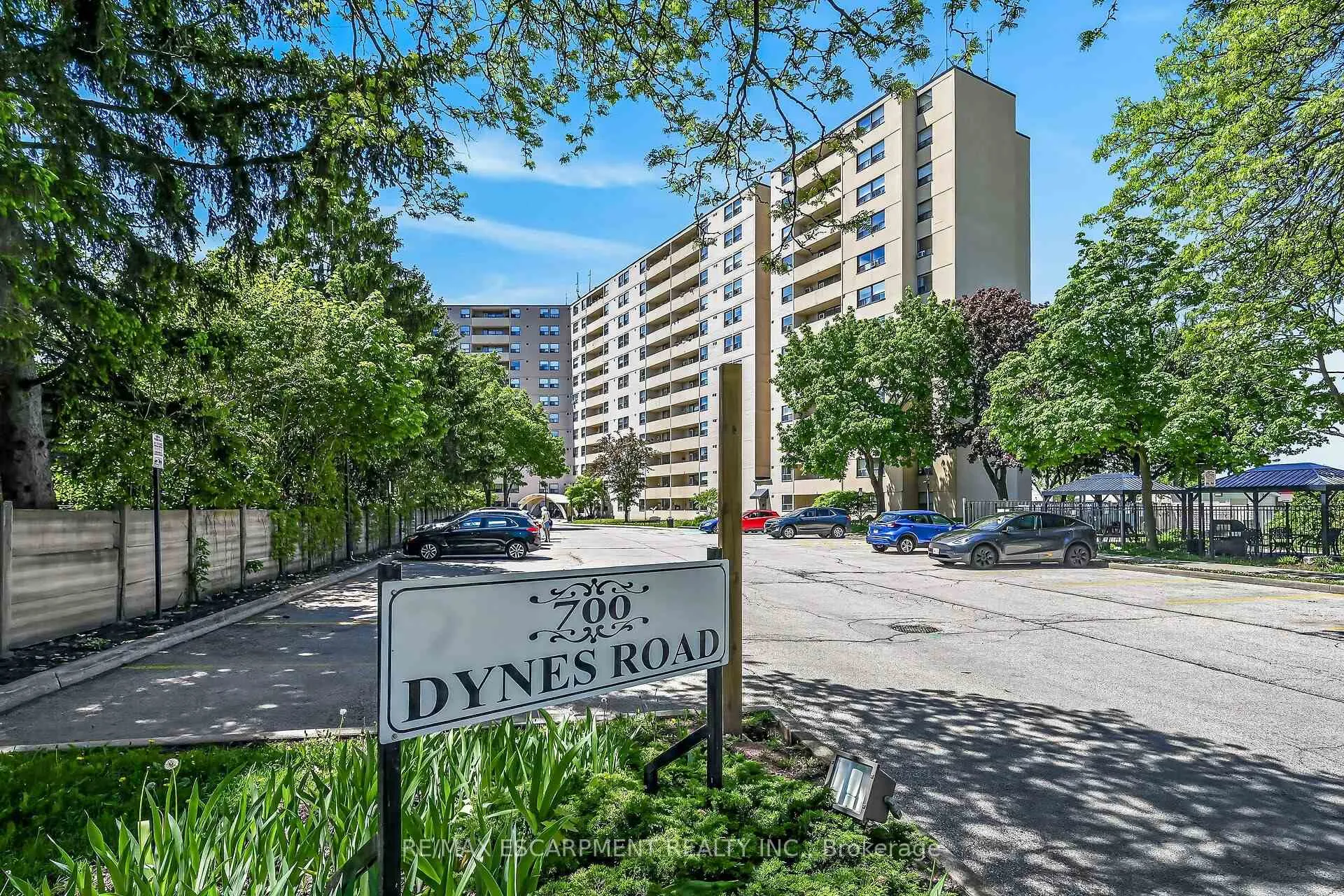 Photo 2 of Unit 101, 700 Dynes Road, Burlington, Roseland — HOMEH