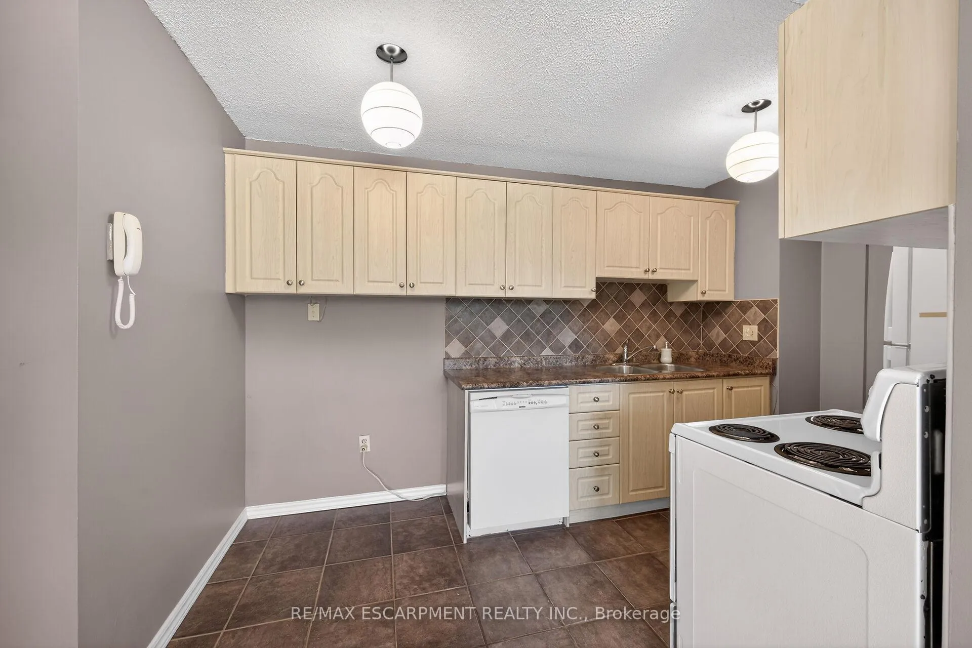 Photo 9 of Unit 101, 700 Dynes Road, Burlington, Roseland — HOMEH