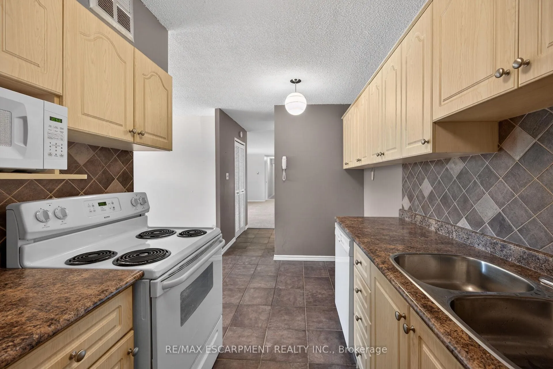 Photo 10 of Unit 101, 700 Dynes Road, Burlington, Roseland — HOMEH