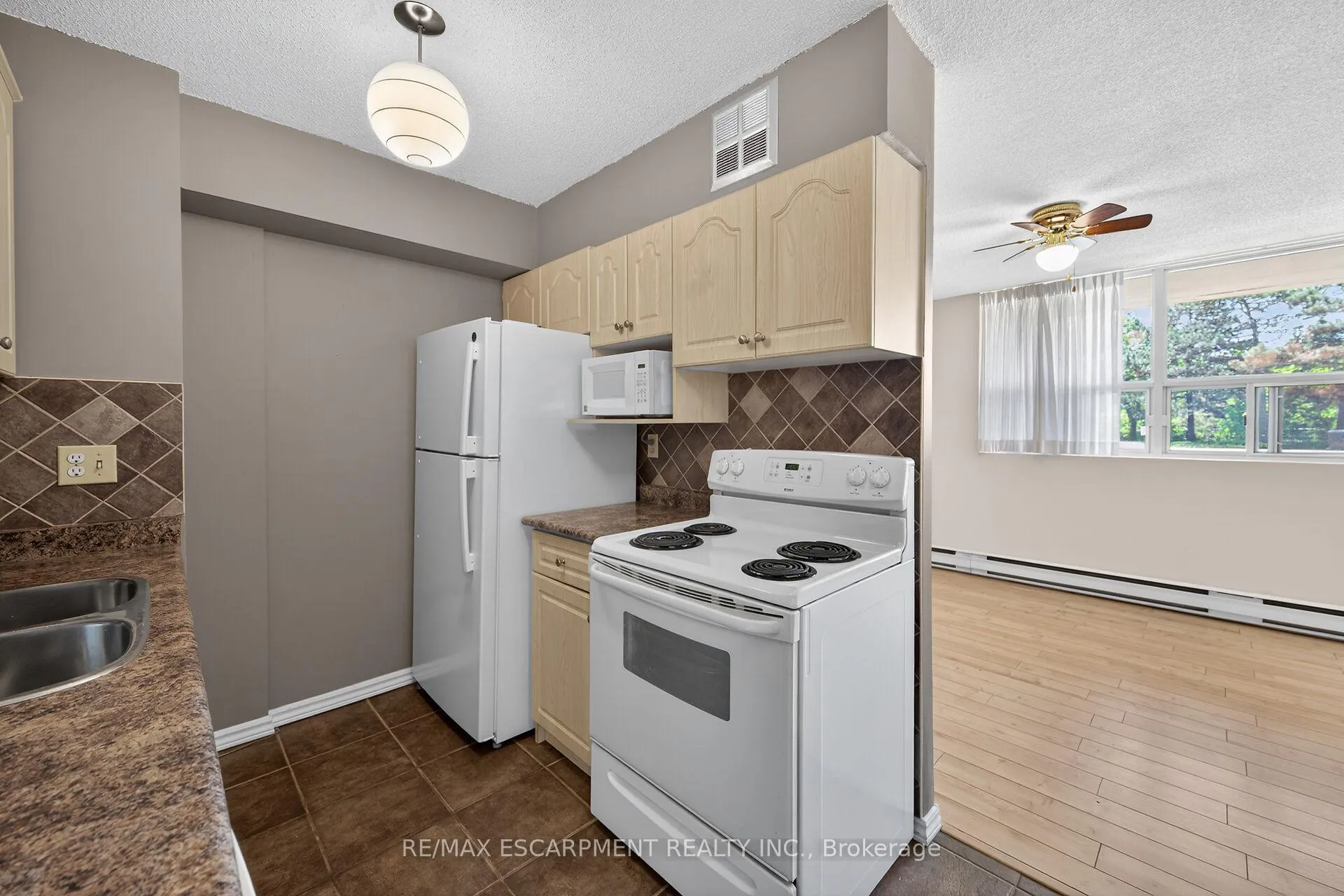 Photo 11 of Unit 101, 700 Dynes Road, Burlington, Roseland — HOMEH