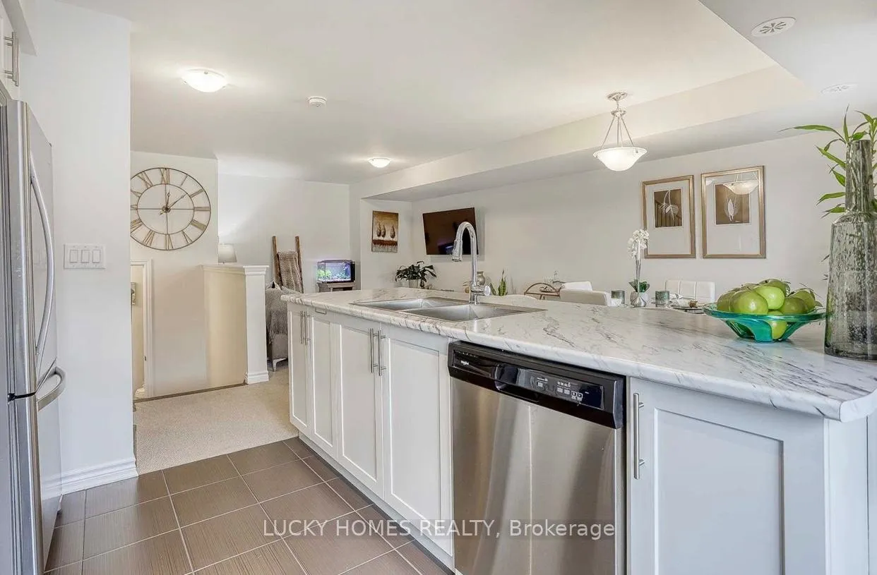 Photo 3 of 85 Sutcliffe Drive, Whitby, Rolling Acres — HOMEH