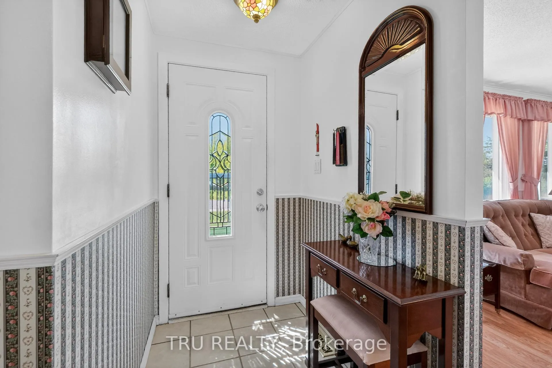 Photo 6 of 333 Amiens Street, Ottawa, Bilberry Creek/Queenswood Heights — HOMEH