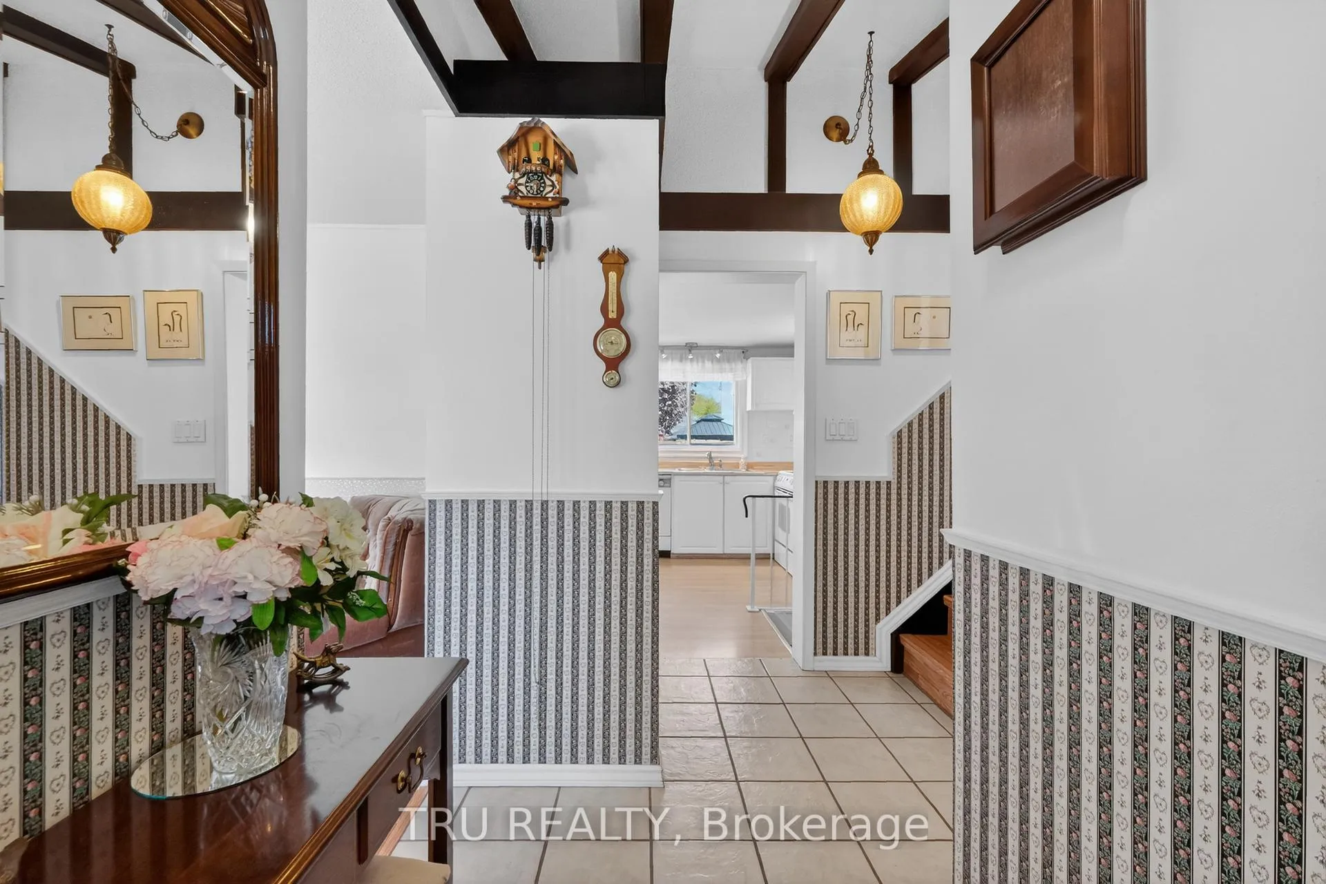Photo 7 of 333 Amiens Street, Ottawa, Bilberry Creek/Queenswood Heights — HOMEH