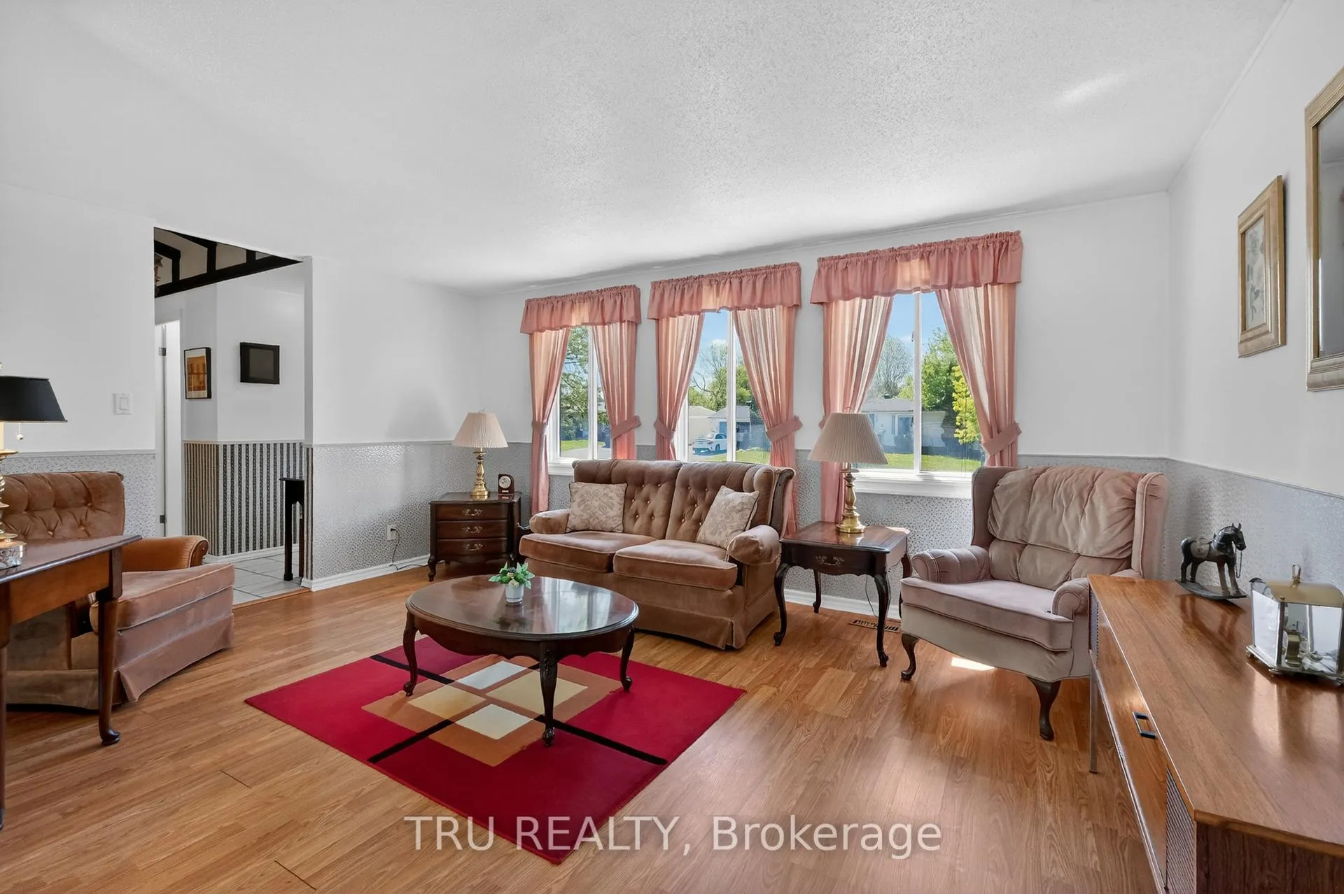 Photo 8 of 333 Amiens Street, Ottawa, Bilberry Creek/Queenswood Heights — HOMEH