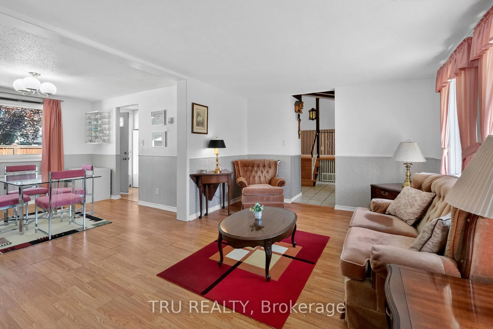Photo 9 of 333 Amiens Street, Ottawa, Bilberry Creek/Queenswood Heights — HOMEH