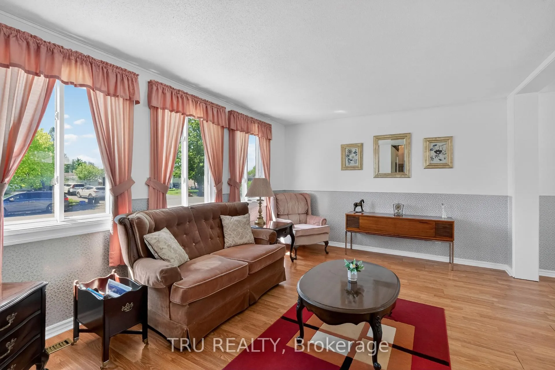 Photo 11 of 333 Amiens Street, Ottawa, Bilberry Creek/Queenswood Heights — HOMEH