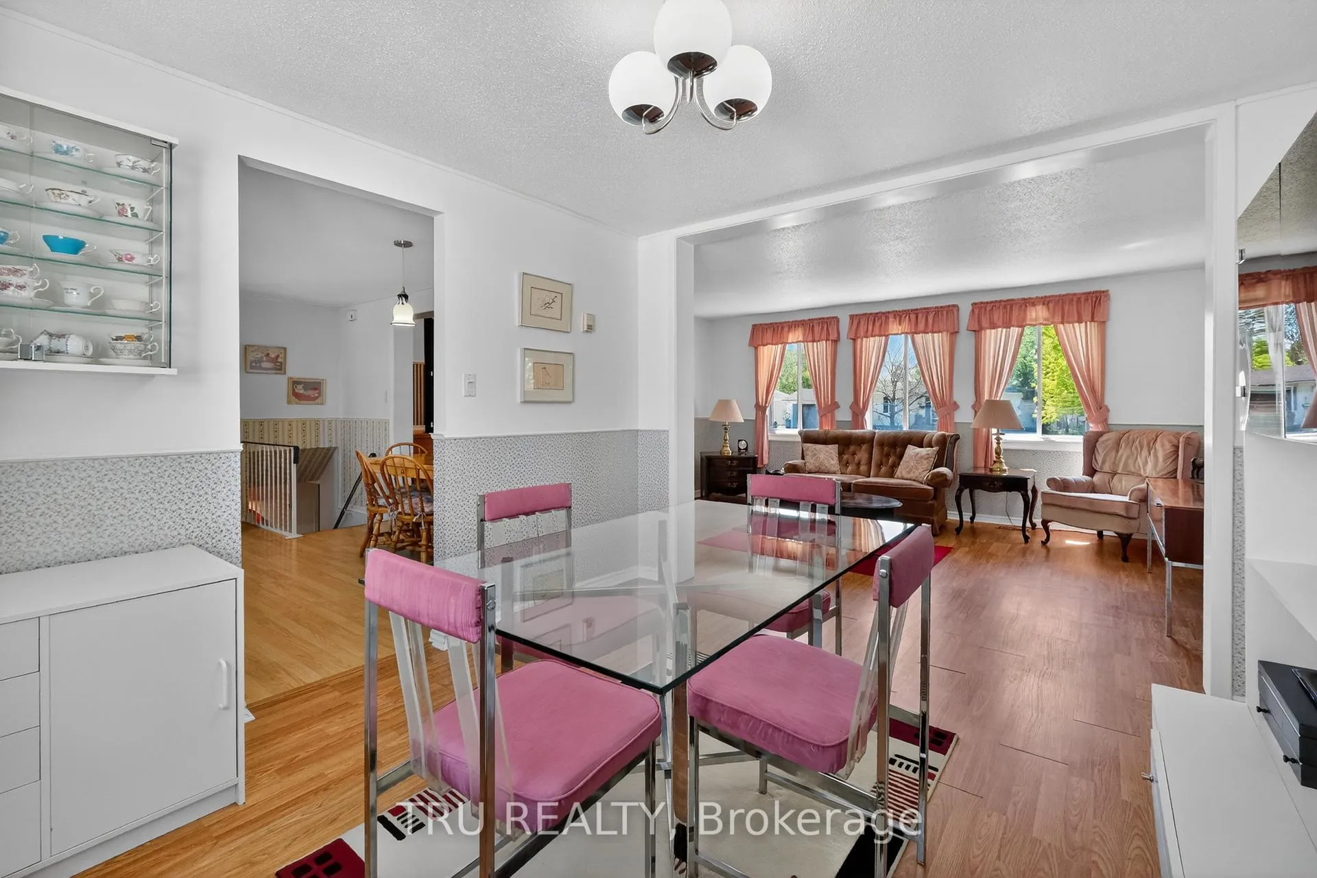 Photo 13 of 333 Amiens Street, Ottawa, Bilberry Creek/Queenswood Heights — HOMEH
