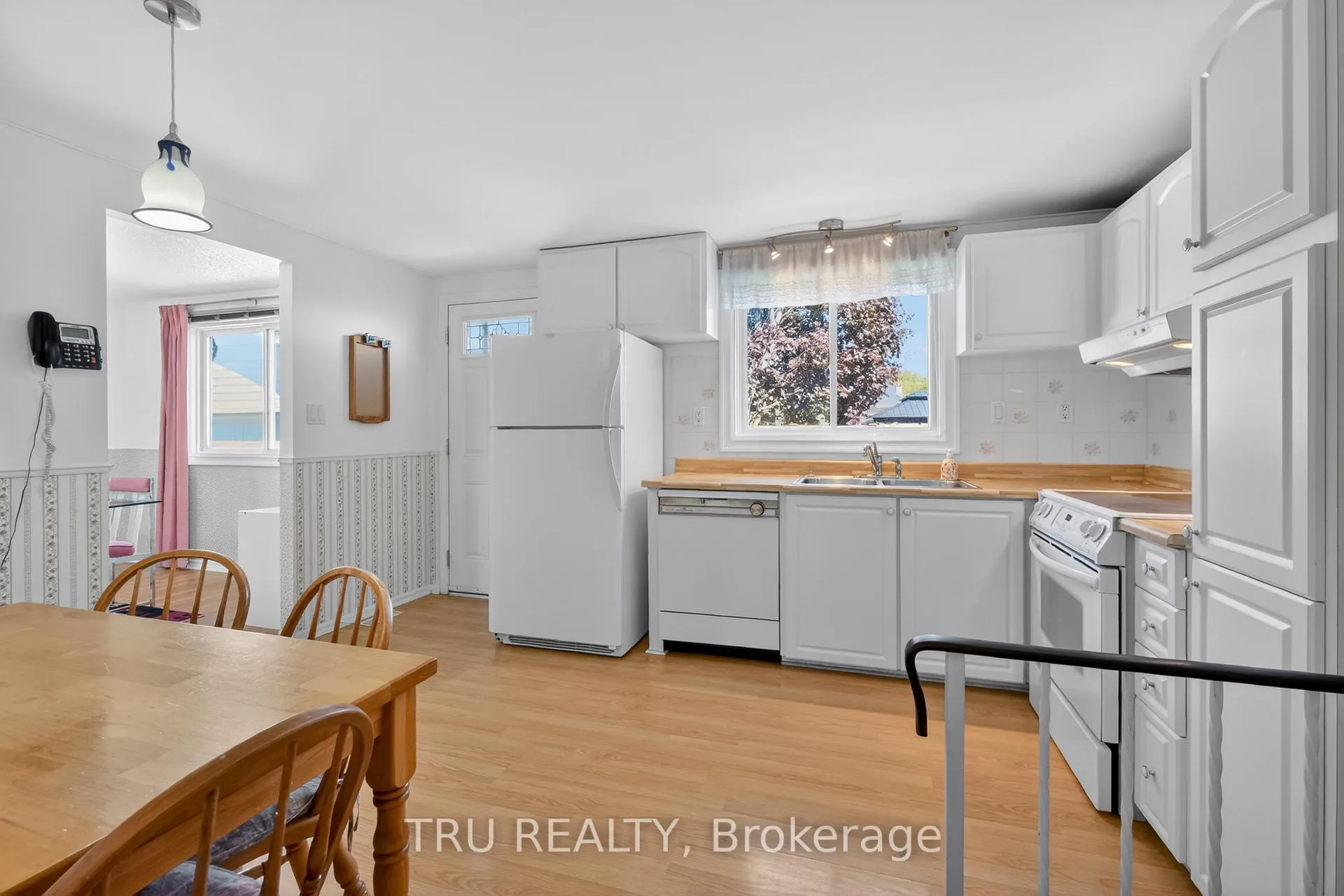 Photo 14 of 333 Amiens Street, Ottawa, Bilberry Creek/Queenswood Heights — HOMEH