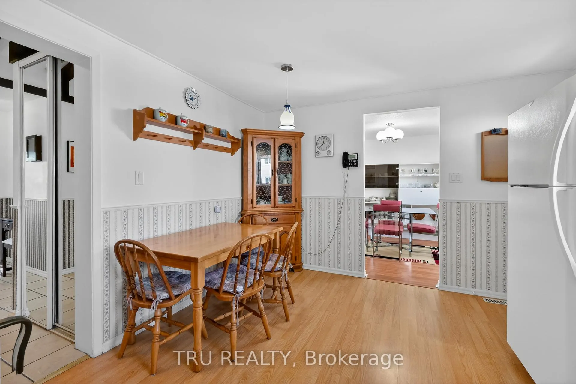 Photo 17 of 333 Amiens Street, Ottawa, Bilberry Creek/Queenswood Heights — HOMEH