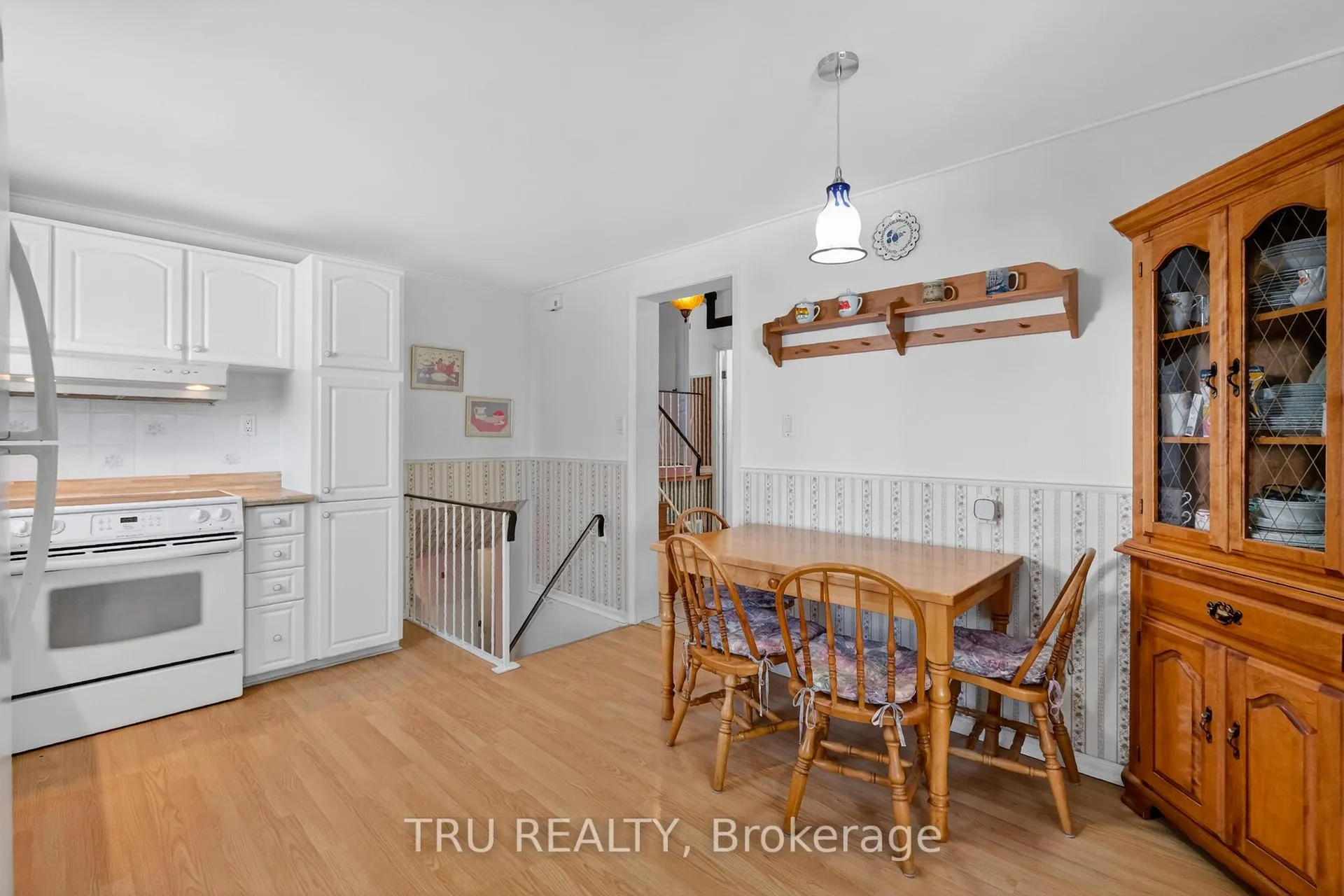 Photo 18 of 333 Amiens Street, Ottawa, Bilberry Creek/Queenswood Heights — HOMEH
