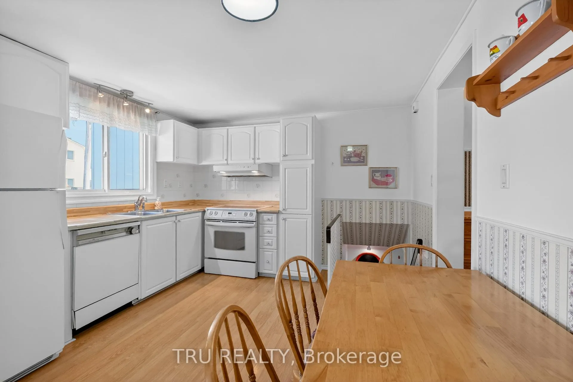 Photo 19 of 333 Amiens Street, Ottawa, Bilberry Creek/Queenswood Heights — HOMEH