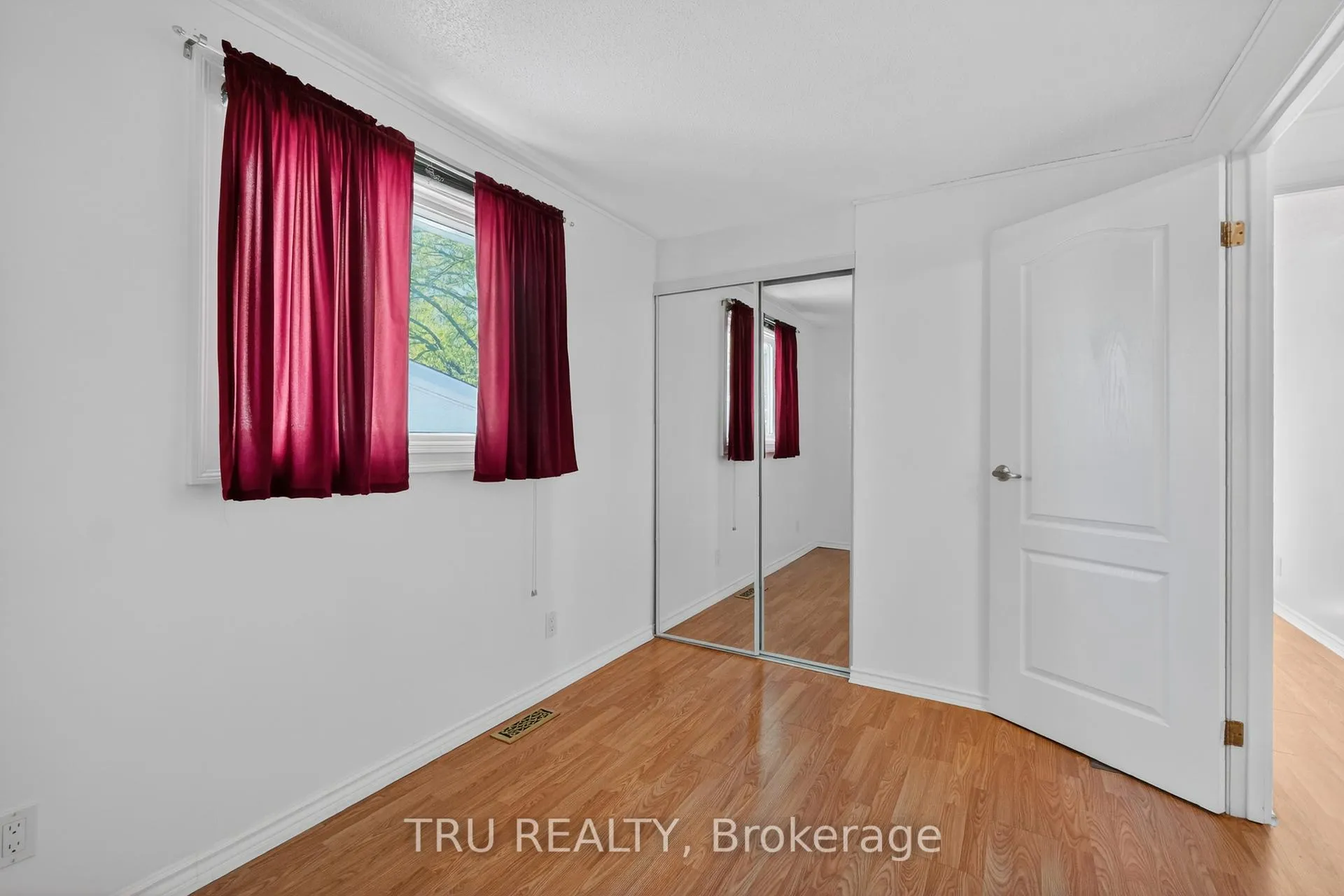Photo 25 of 333 Amiens Street, Ottawa, Bilberry Creek/Queenswood Heights — HOMEH