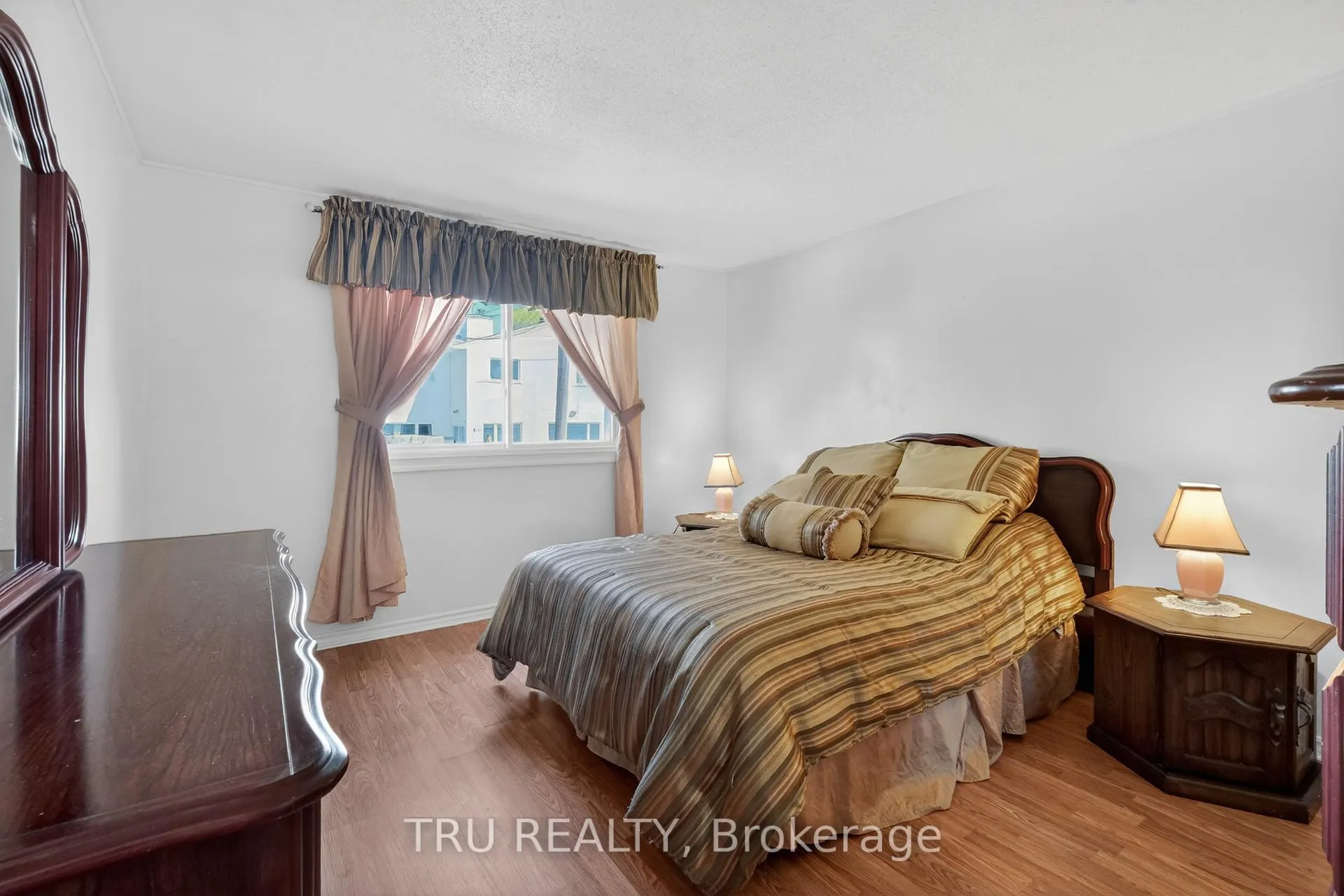 Photo 27 of 333 Amiens Street, Ottawa, Bilberry Creek/Queenswood Heights — HOMEH