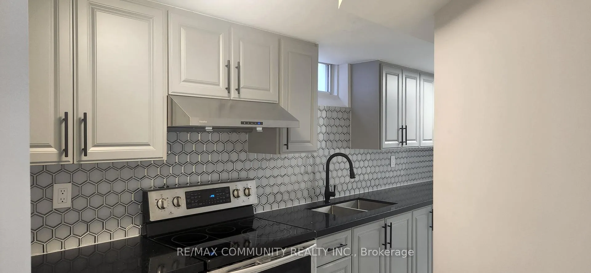 Photo 4 of Unit #Basement, 24 Sandham Crescent, Markham, Middlefield — HOMEH