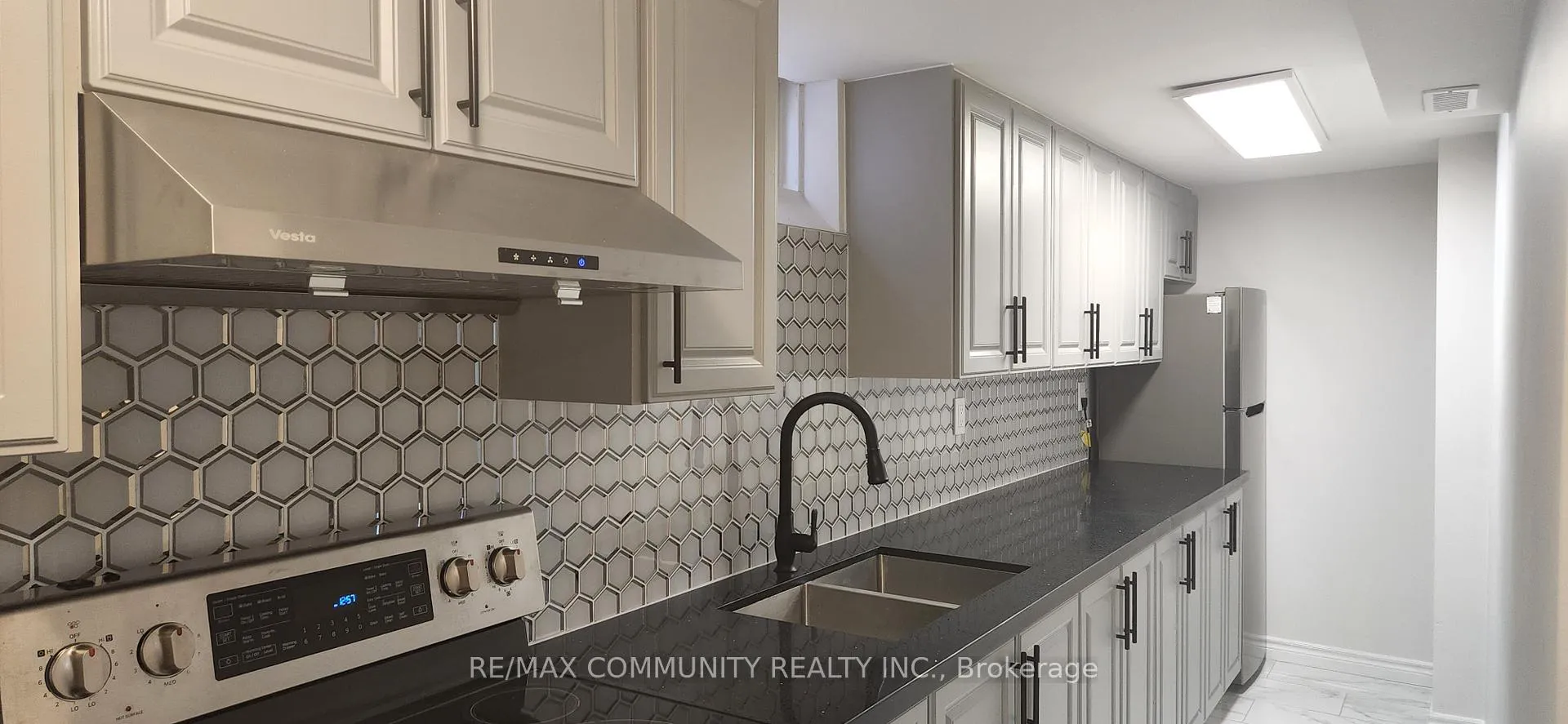 Photo 5 of Unit #Basement, 24 Sandham Crescent, Markham, Middlefield — HOMEH