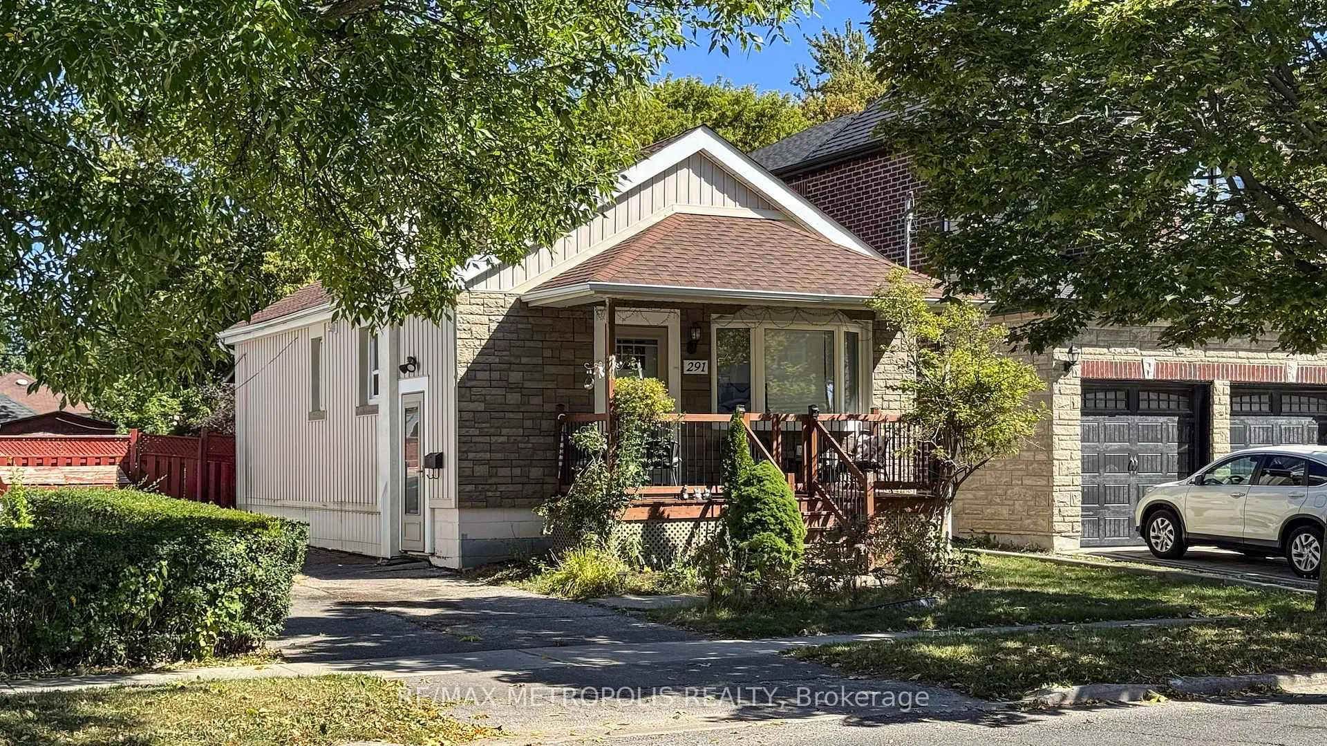 Photo 3 of 291 Kennedy Road E, Scarborough, Birchcliffe-Cliffside — HOMEH