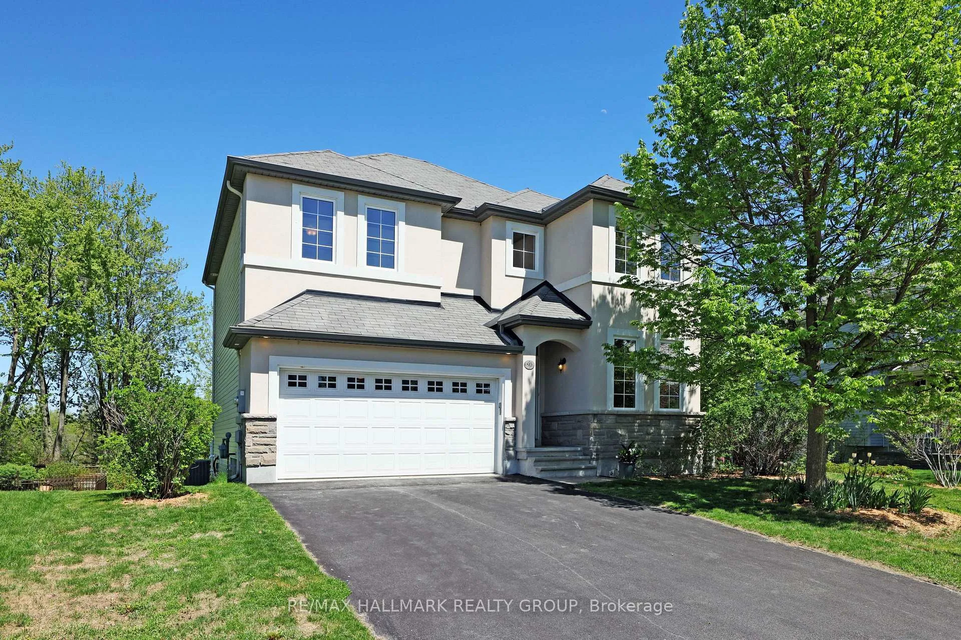 Front of 90 Stonewater Bay