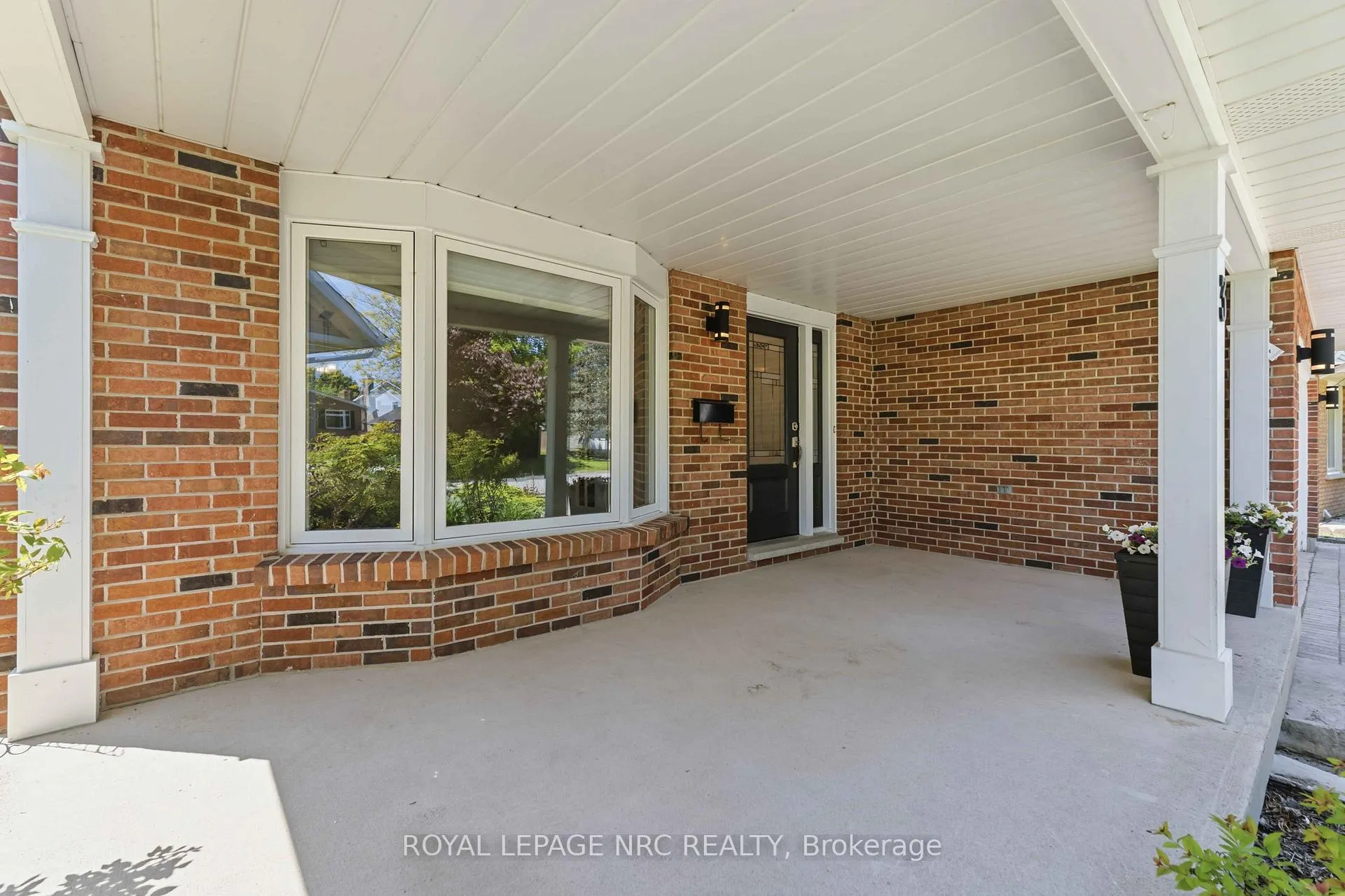 Photo 5 of 3 Cheritan Court, St. Catharines, Port Dalhousie — HOMEH