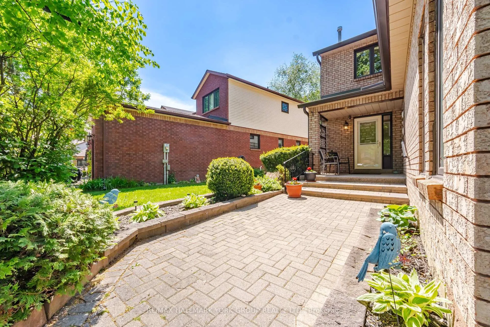 Photo 3 of Unit 15, 31 Parkette Drive, New Tecumseth, Rural New Tecumseth — HOMEH