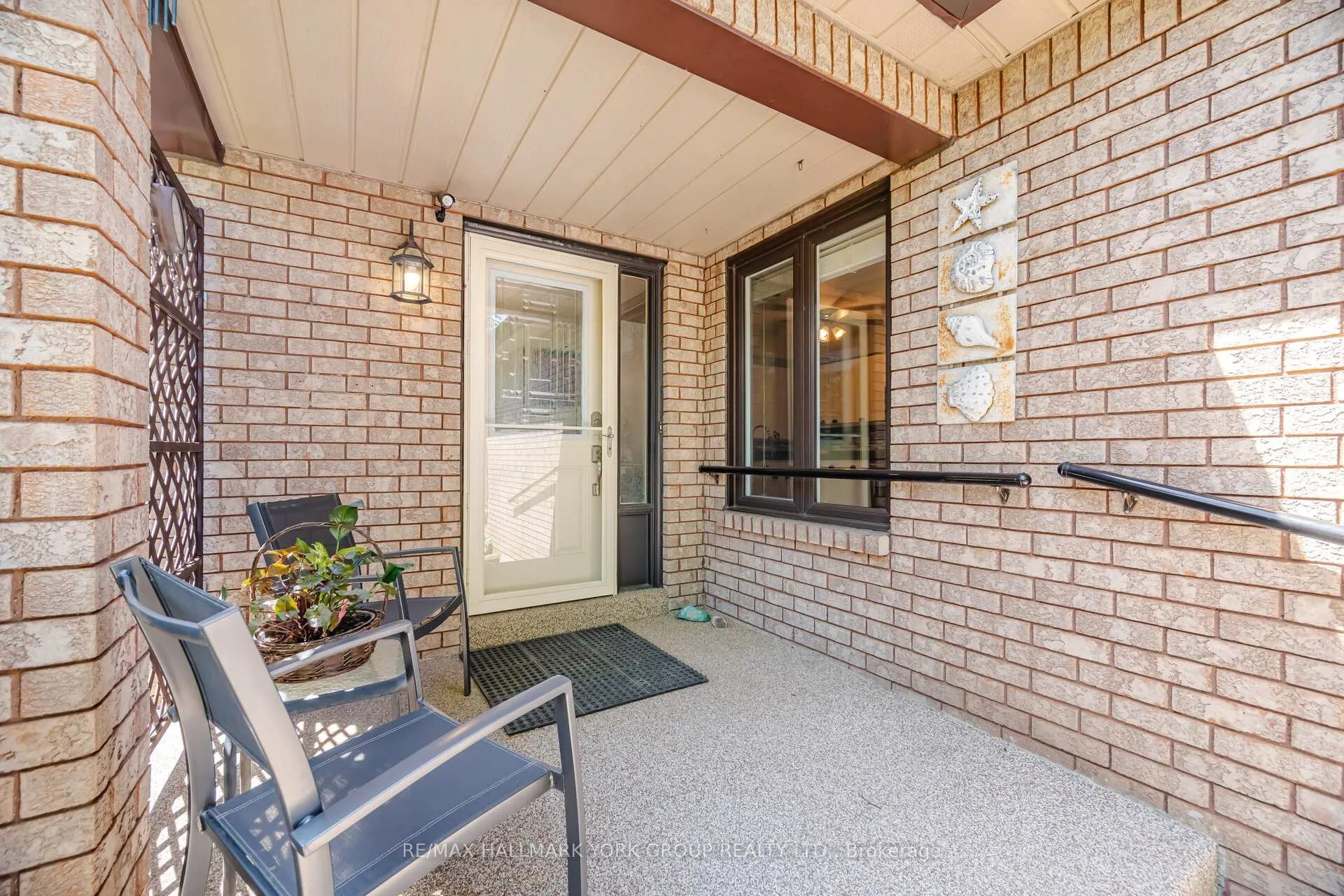 Photo 4 of Unit 15, 31 Parkette Drive, New Tecumseth, Rural New Tecumseth — HOMEH