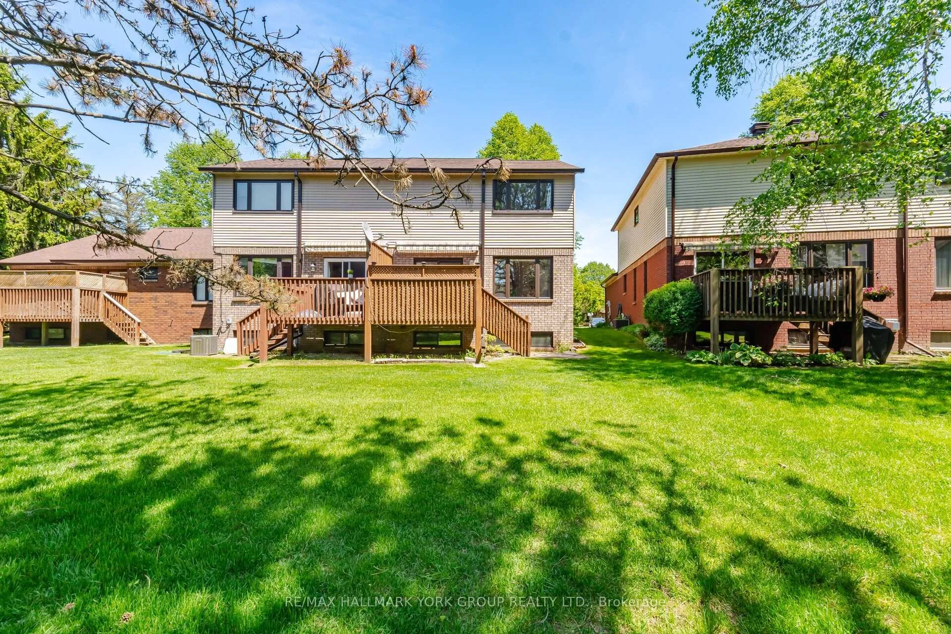 Photo 42 of Unit 15, 31 Parkette Drive, New Tecumseth, Rural New Tecumseth — HOMEH
