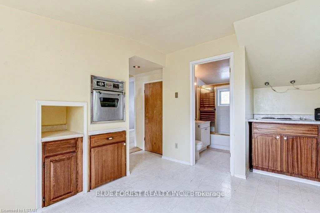 Photo 17 of 67 St Catharine Street, St. Thomas — HOMEH