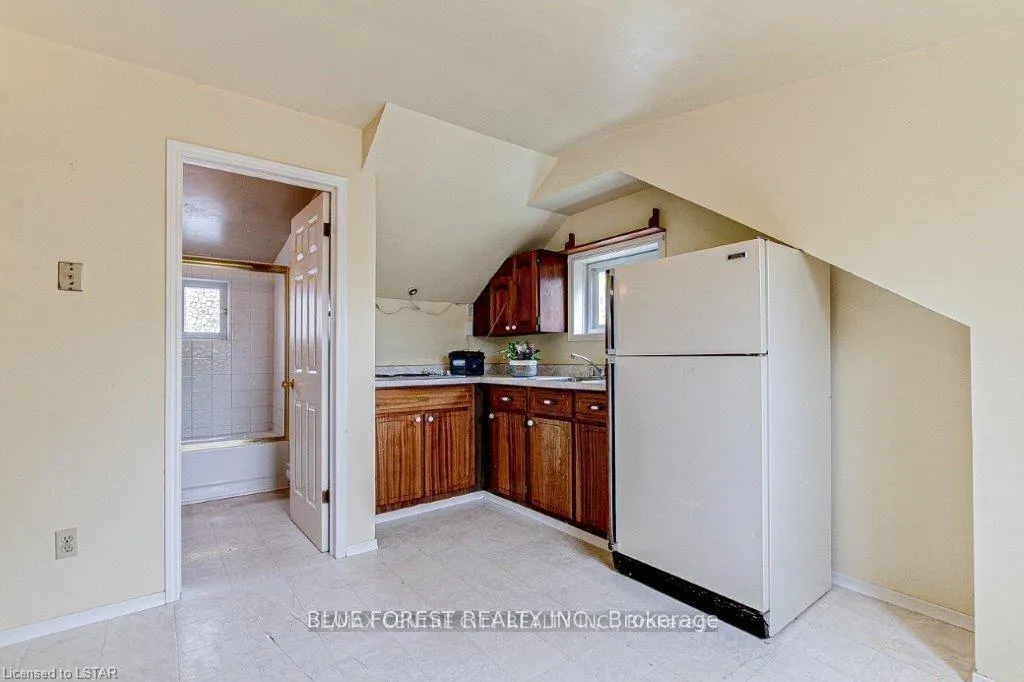 Photo 18 of 67 St Catharine Street, St. Thomas — HOMEH