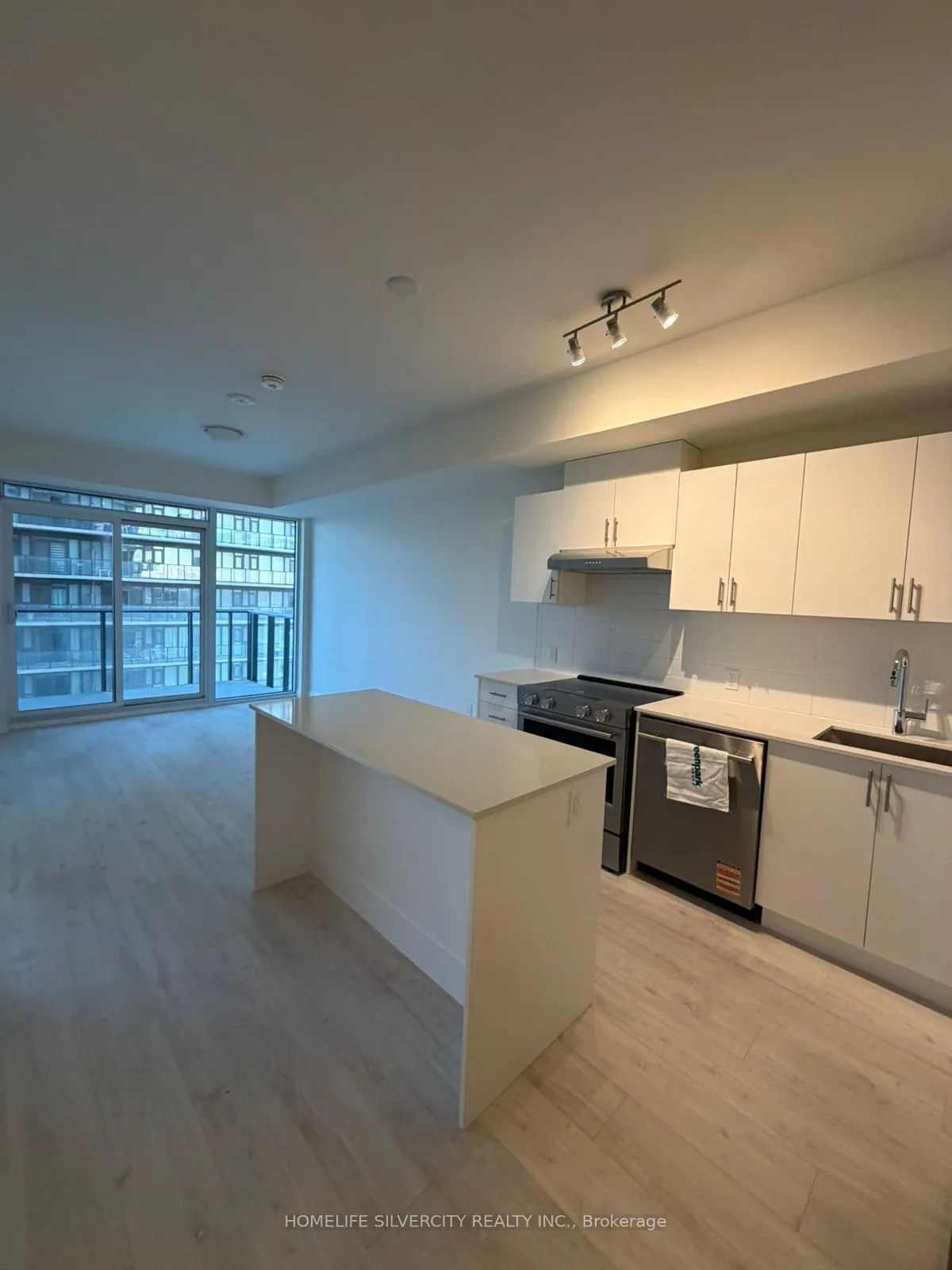 Photo 2 of Unit 1502, 27 Korda Gate, Vaughan, Vellore Village — HOMEH