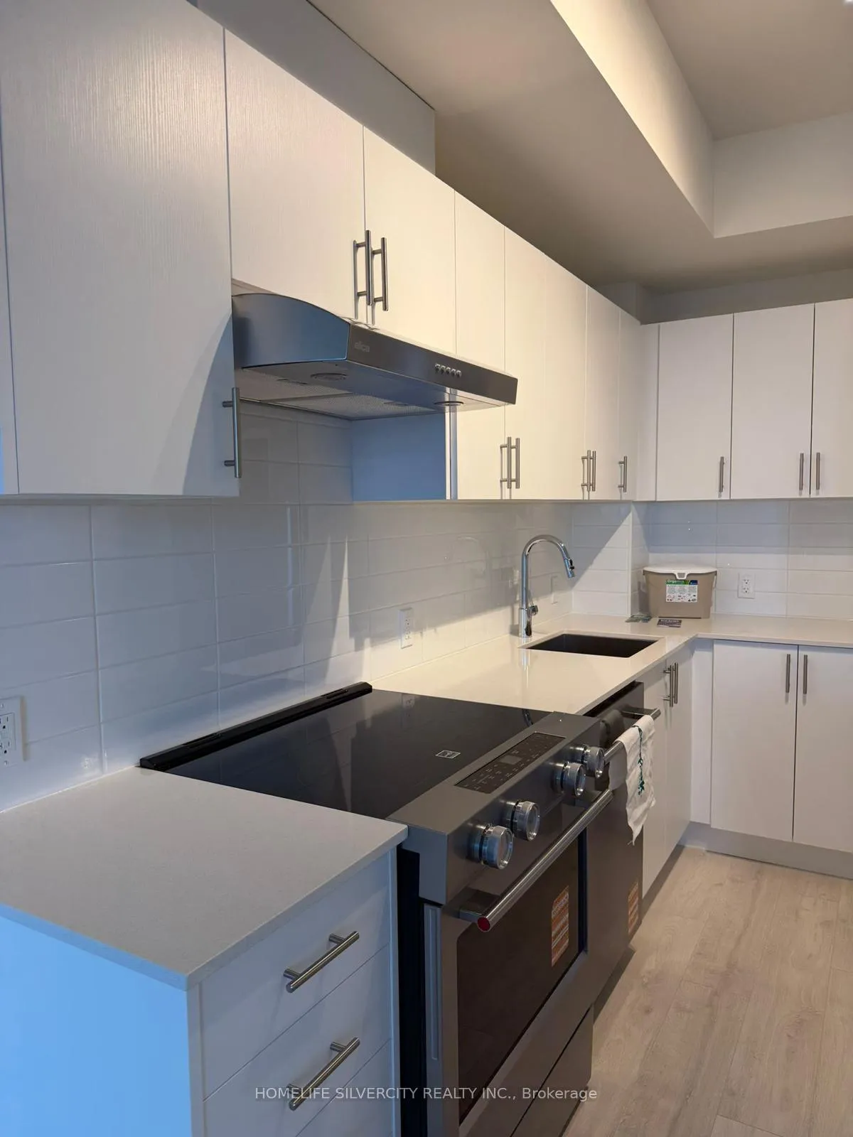 Photo 3 of Unit 1502, 27 Korda Gate, Vaughan, Vellore Village — HOMEH