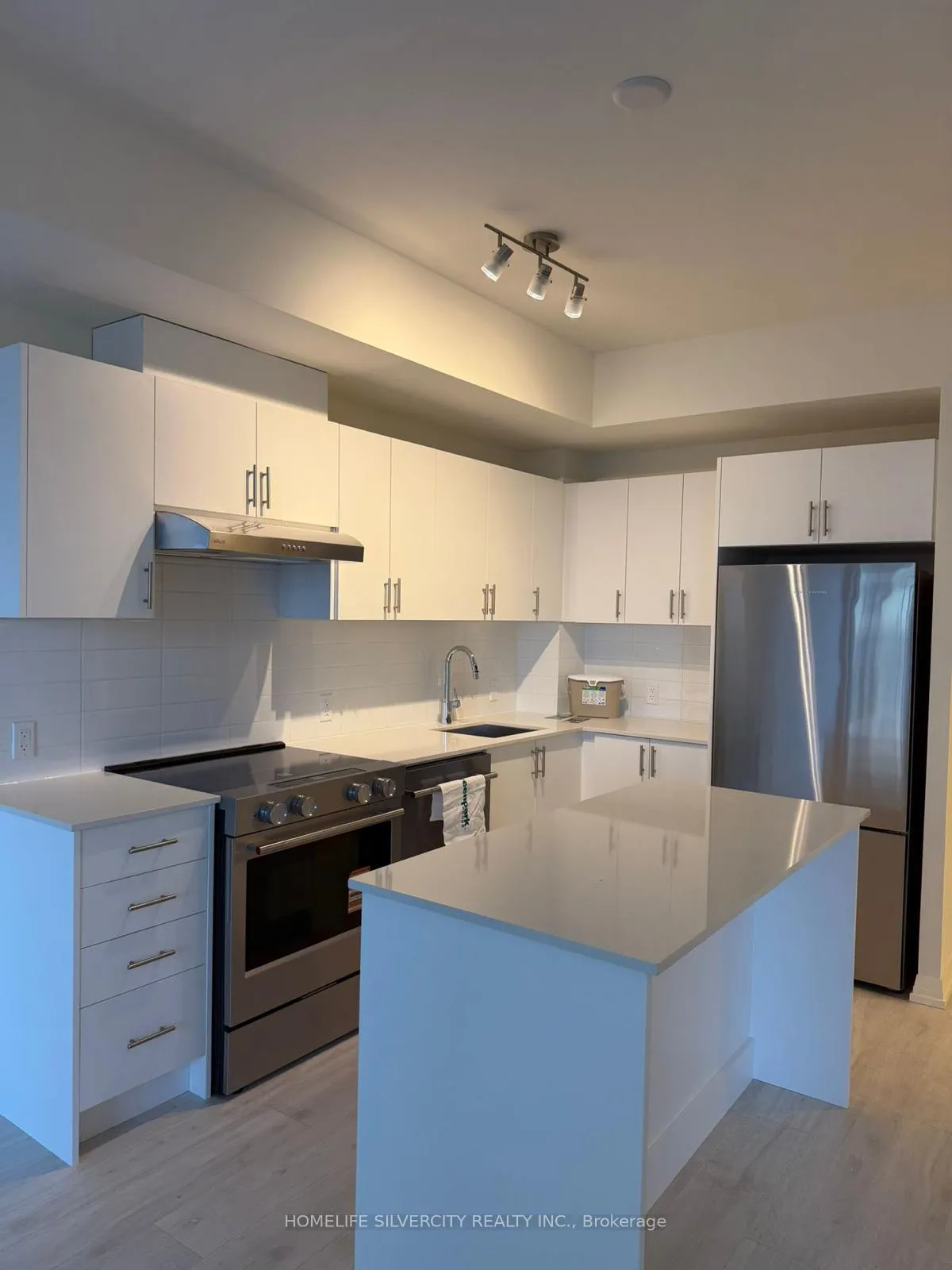 Photo 4 of Unit 1502, 27 Korda Gate, Vaughan, Vellore Village — HOMEH