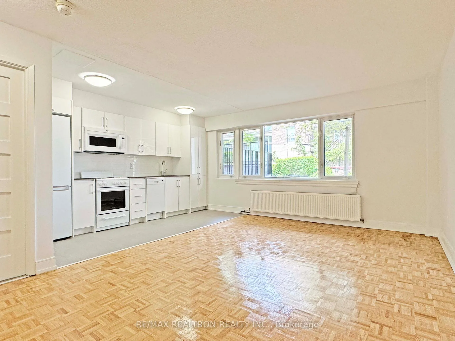 Photo 2 of Unit B3, 95 Lawton Boulevard, Toronto, Yonge-St. Clair — HOMEH