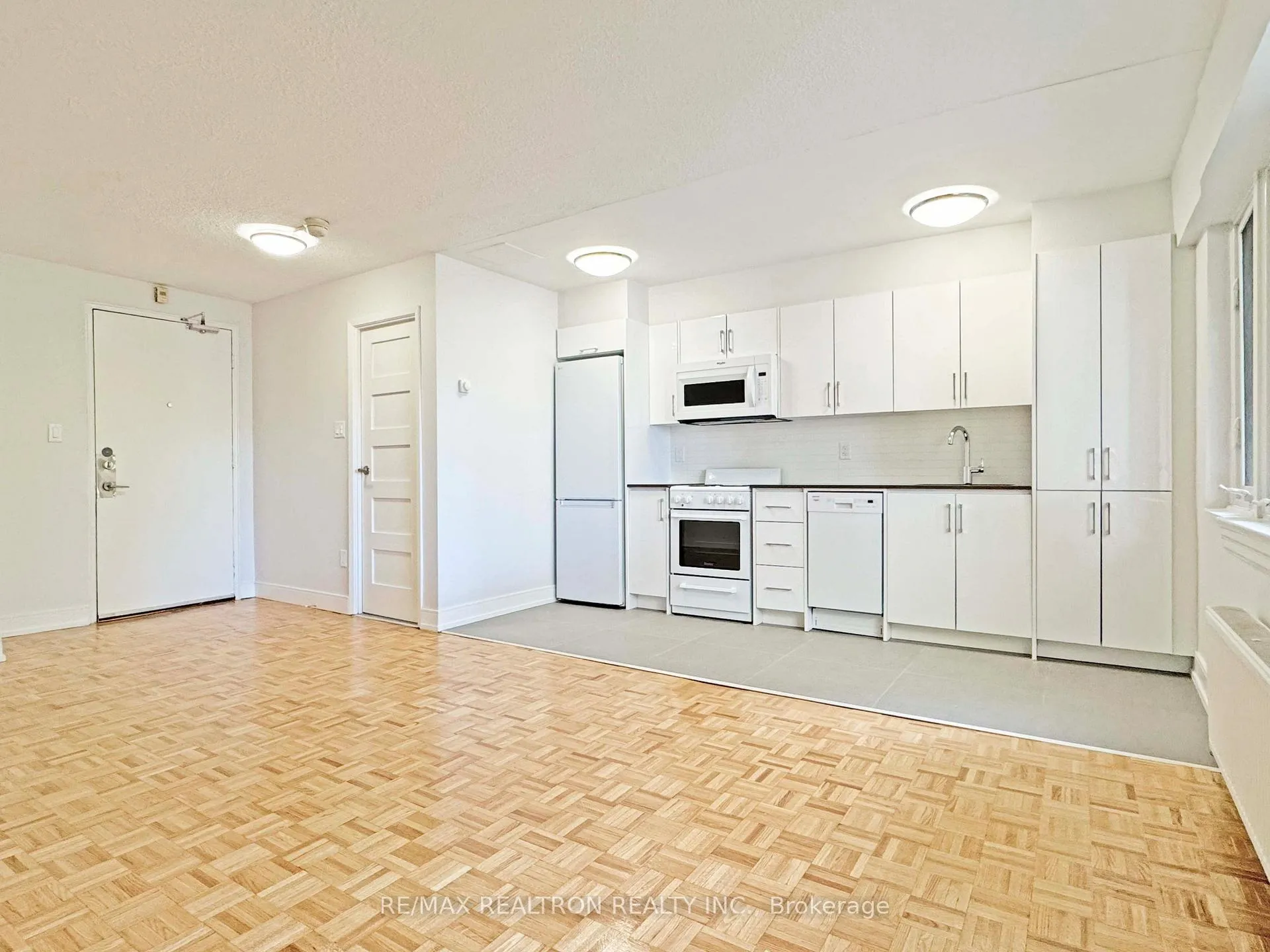 Photo 3 of Unit B3, 95 Lawton Boulevard, Toronto, Yonge-St. Clair — HOMEH