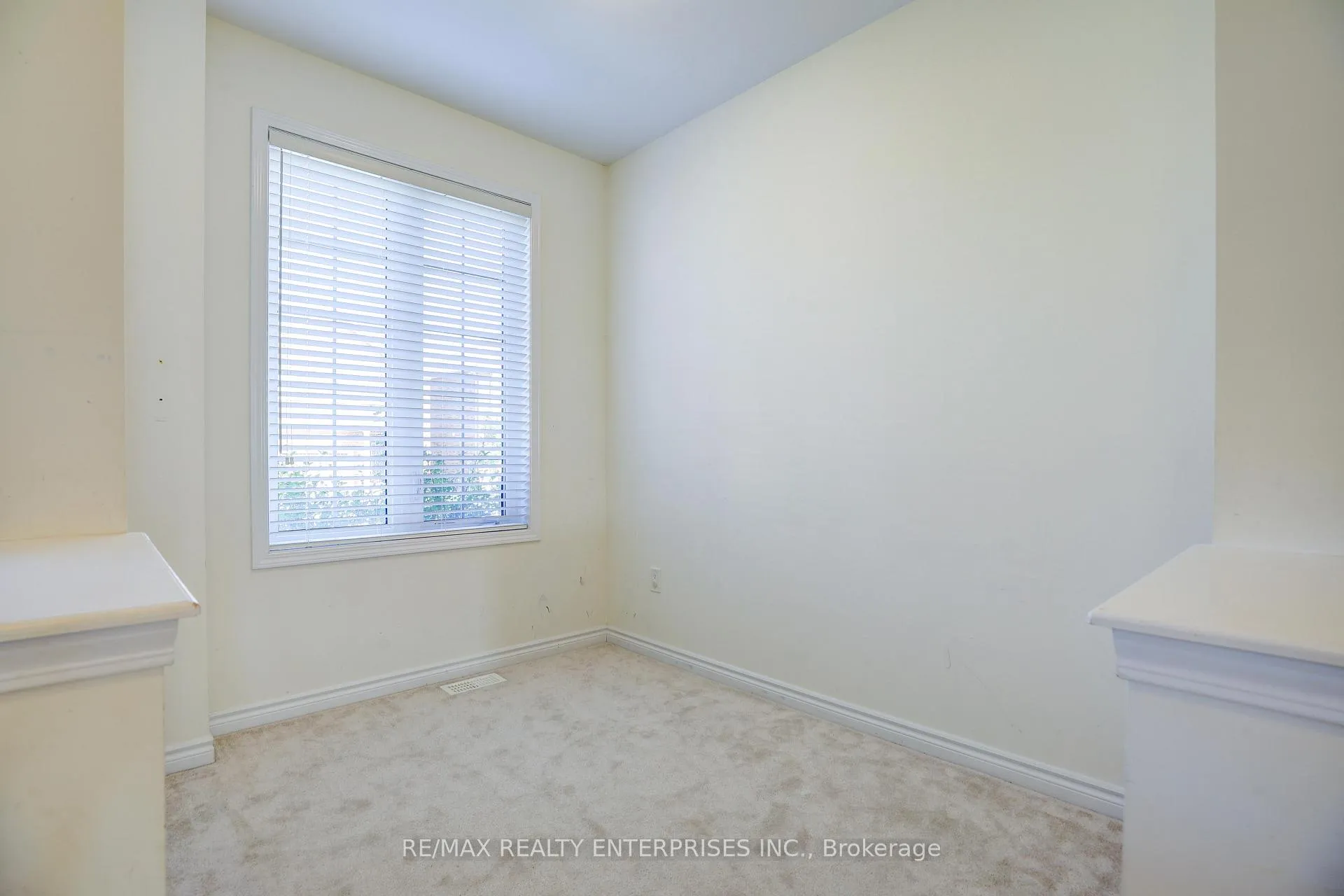 Photo 3 of Unit Upper, 42 Callandar Road, Brampton, Northwest Brampton — HOMEH