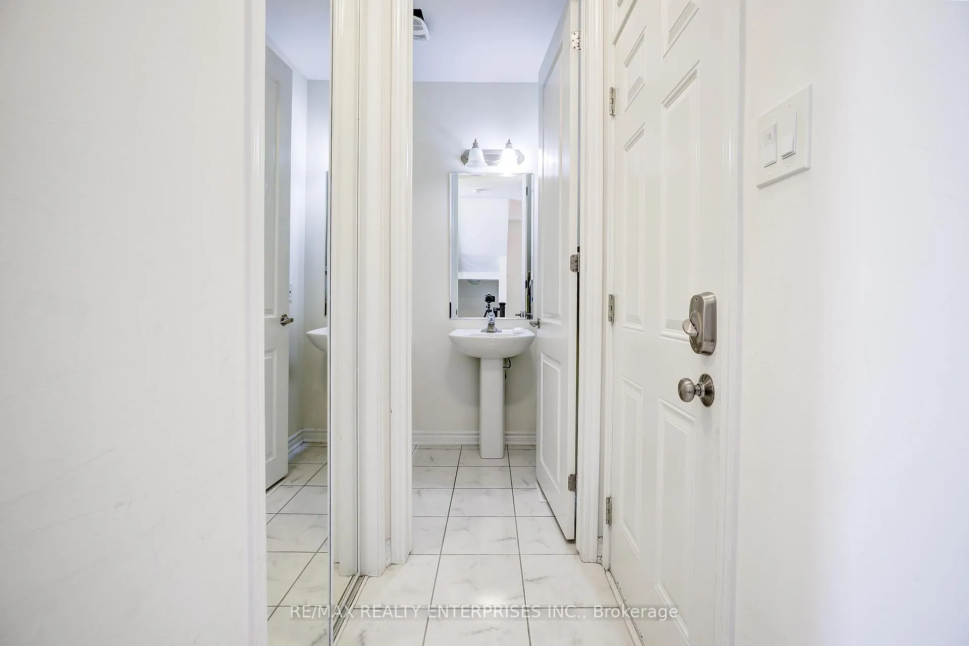 Photo 11 of Unit Upper, 42 Callandar Road, Brampton, Northwest Brampton — HOMEH