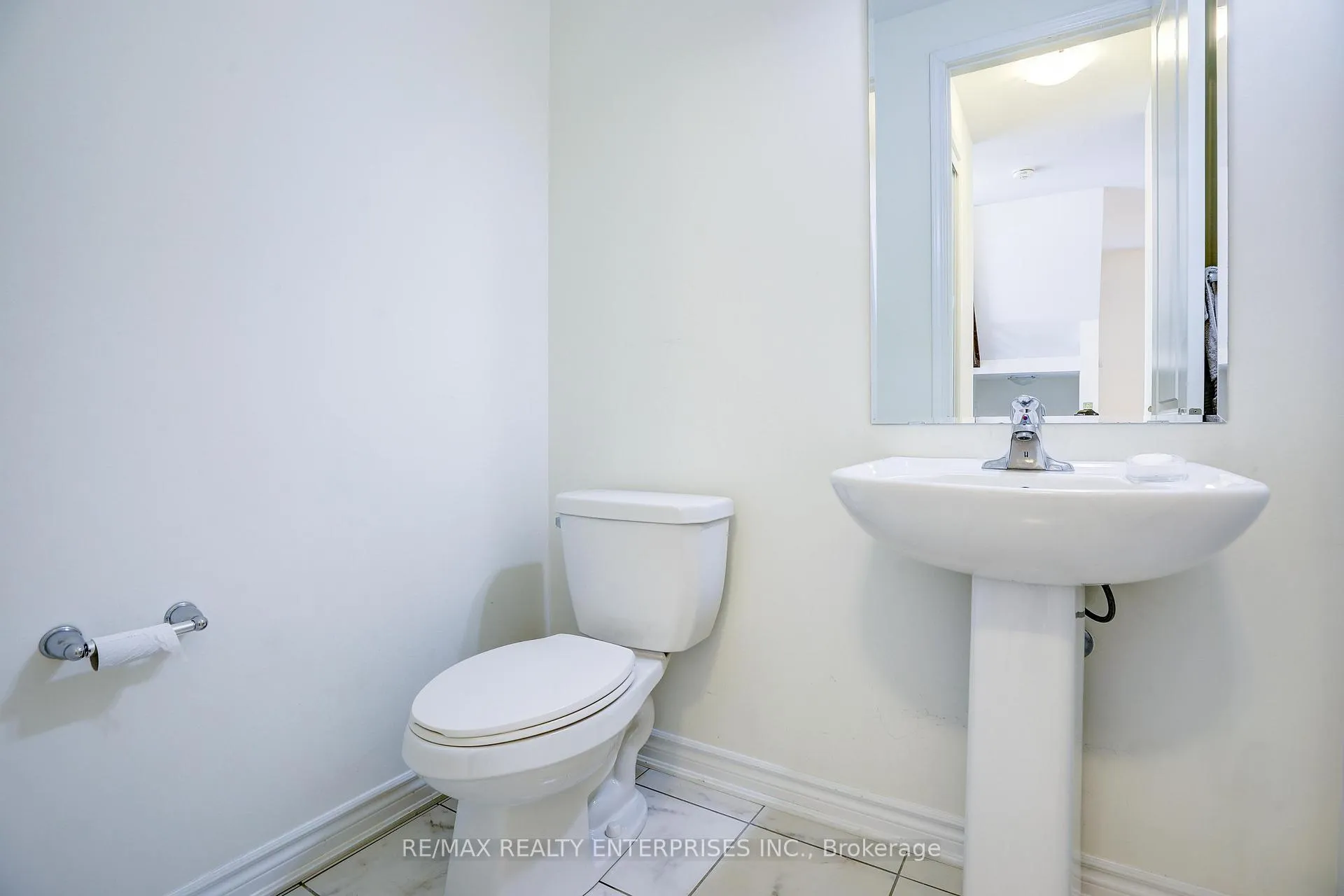 Photo 12 of Unit Upper, 42 Callandar Road, Brampton, Northwest Brampton — HOMEH