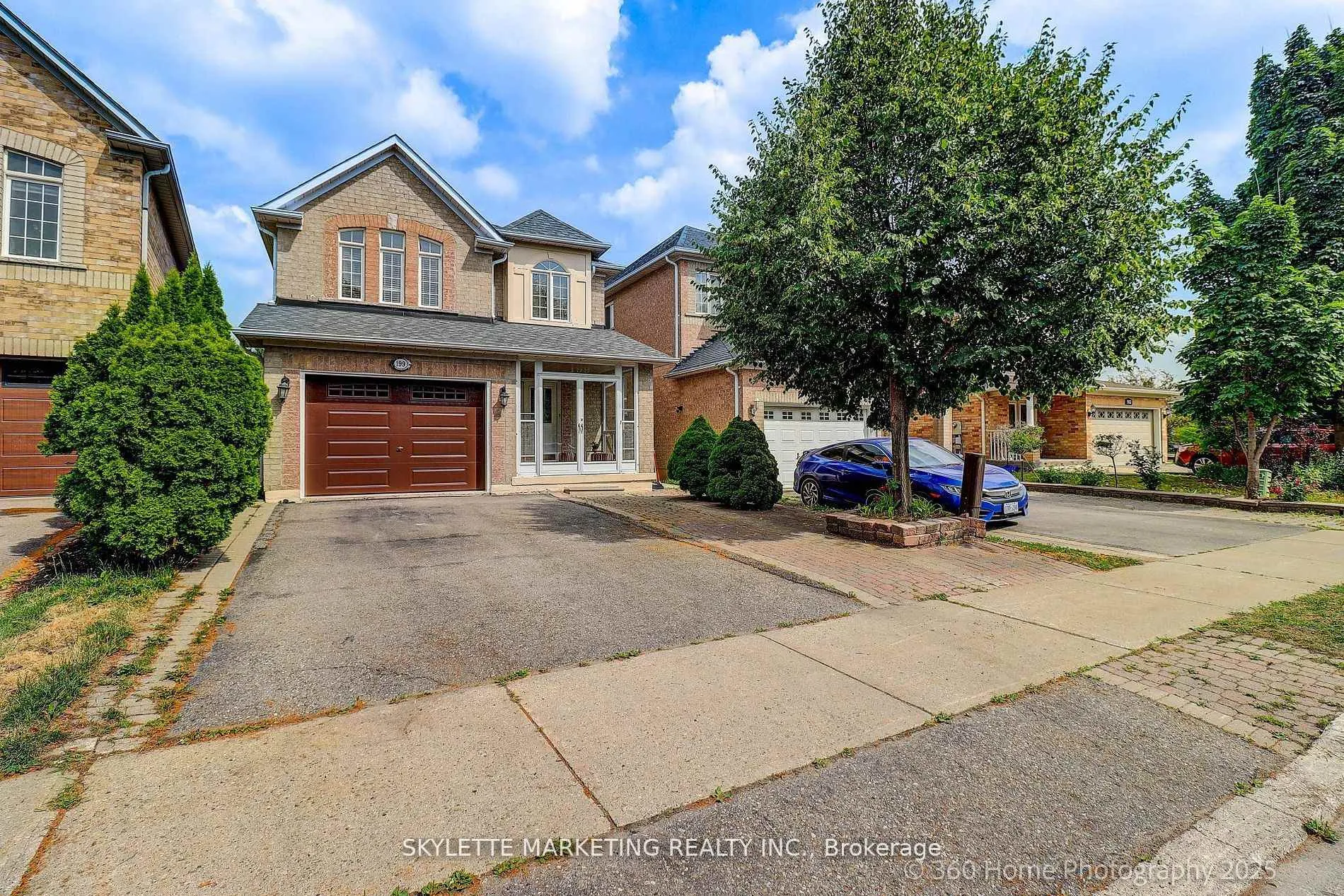 Photo 3 of 199 Kayla Crescent, Vaughan, Maple — HOMEH
